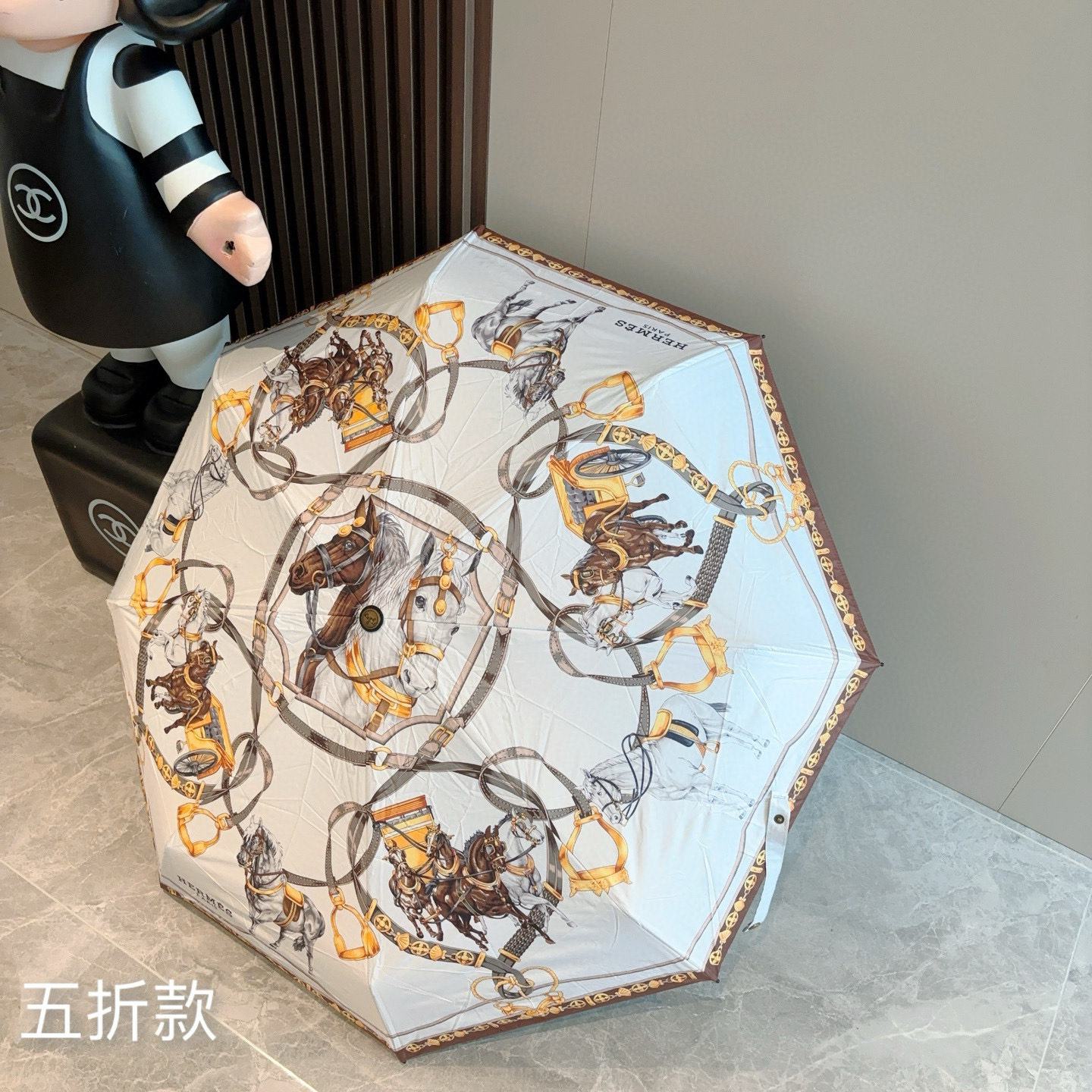 HERMÈS (爱马仕)新款 五折伞 热卖款 时尚指数爆表 不论晴天雨天使用都相得益彰 拥有它感受风从身