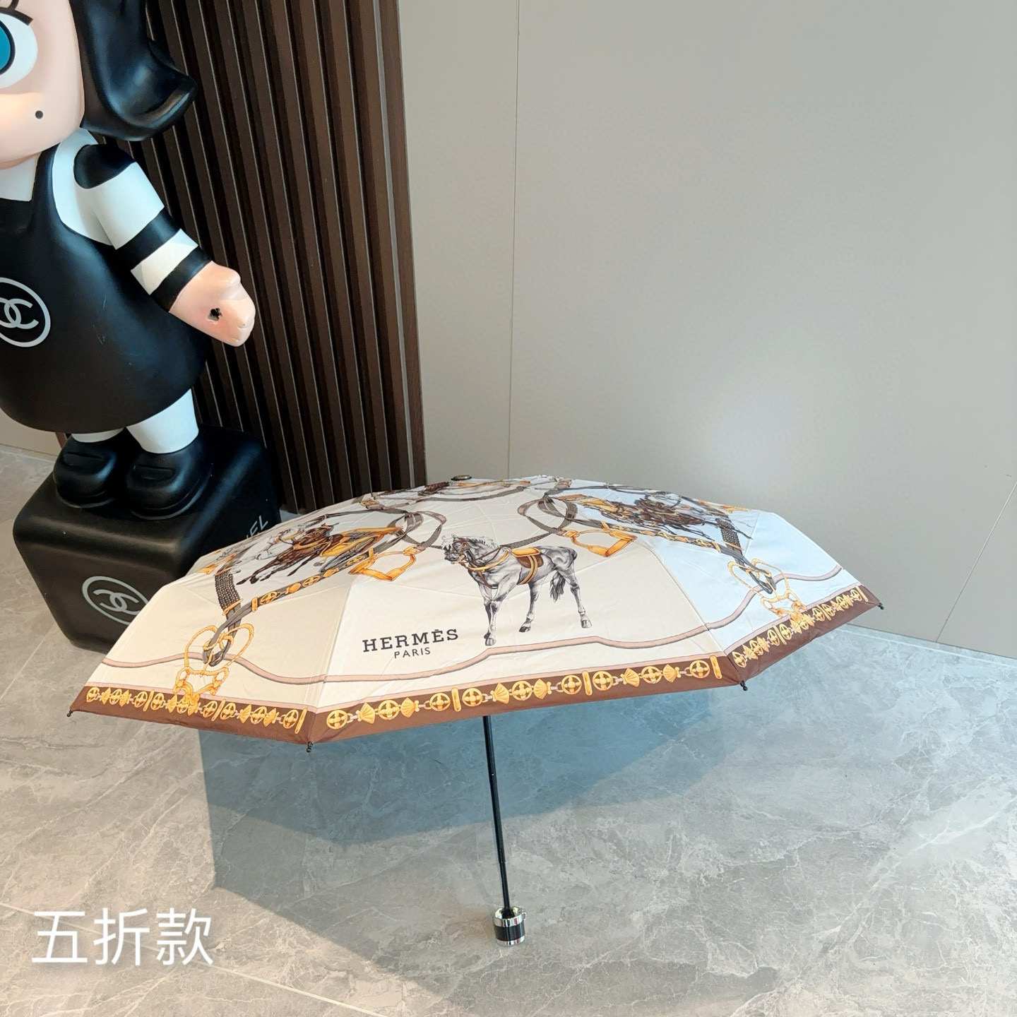 HERMÈS (爱马仕)新款 五折伞 热卖款 时尚指数爆表 不论晴天雨天使用都相得益彰 拥有它感受风从身