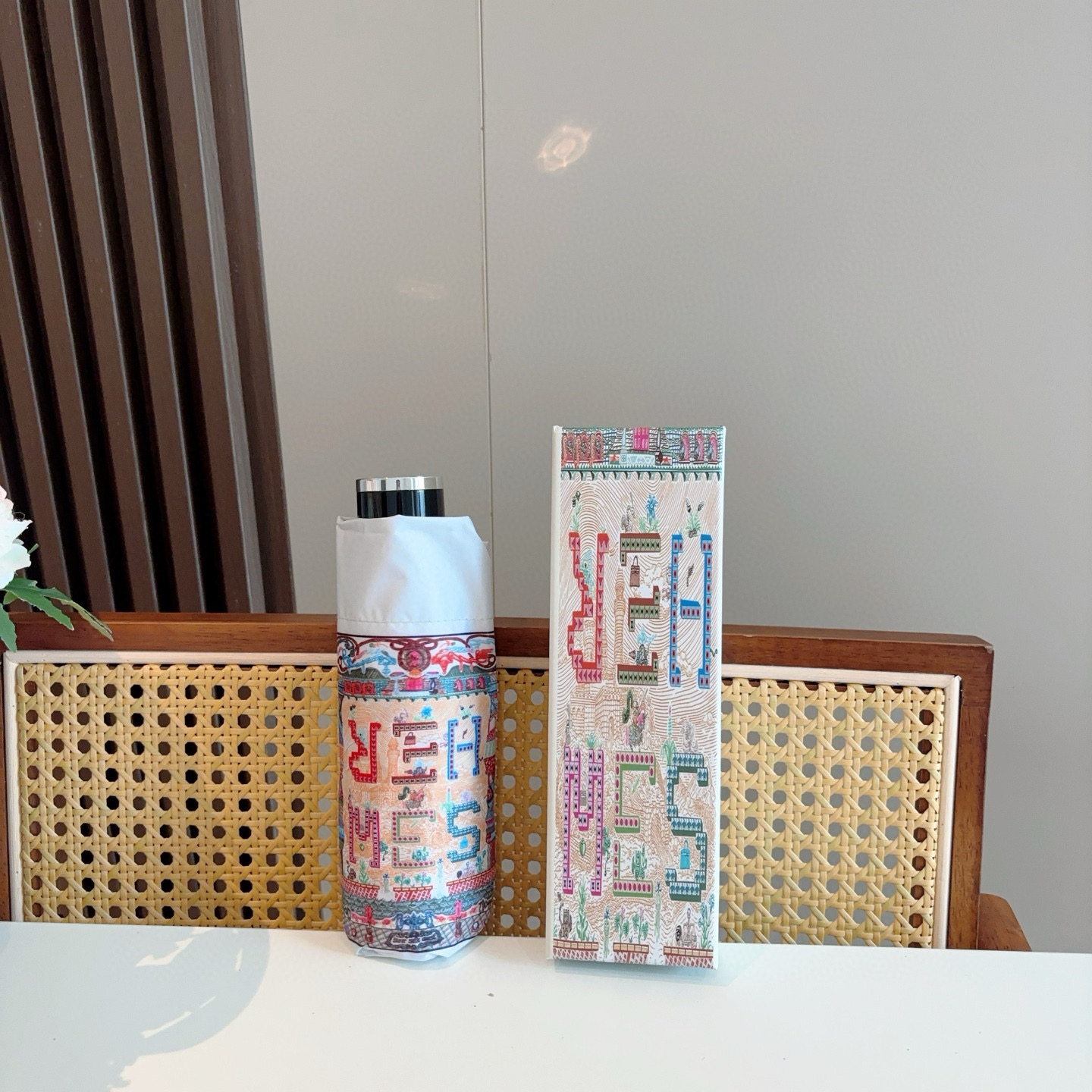 HERMÈS (爱马仕)新款 五折伞 热卖款 时尚指数爆表 不论晴天雨天使用都相得益彰 拥有它感受风从身