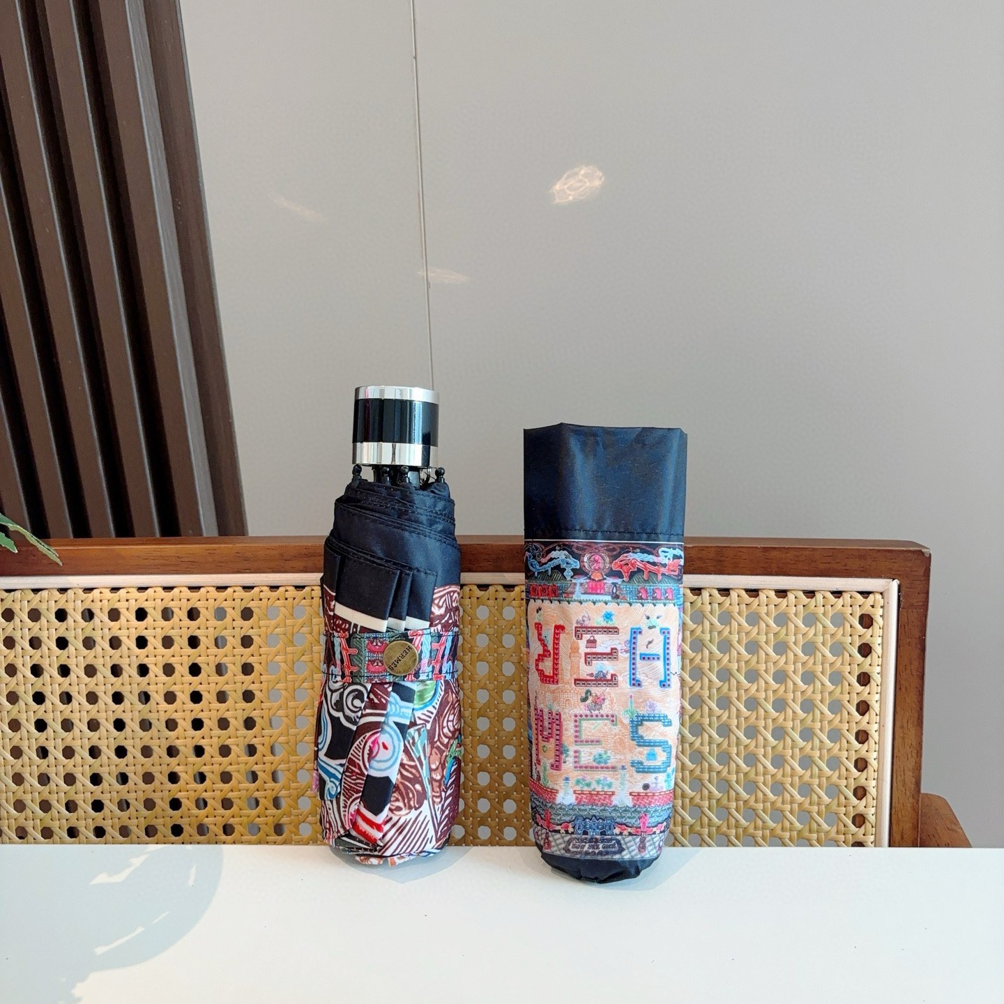 HERMÈS (爱马仕)新款 五折伞 热卖款 时尚指数爆表 不论晴天雨天使用都相得益彰 拥有它感受风从身