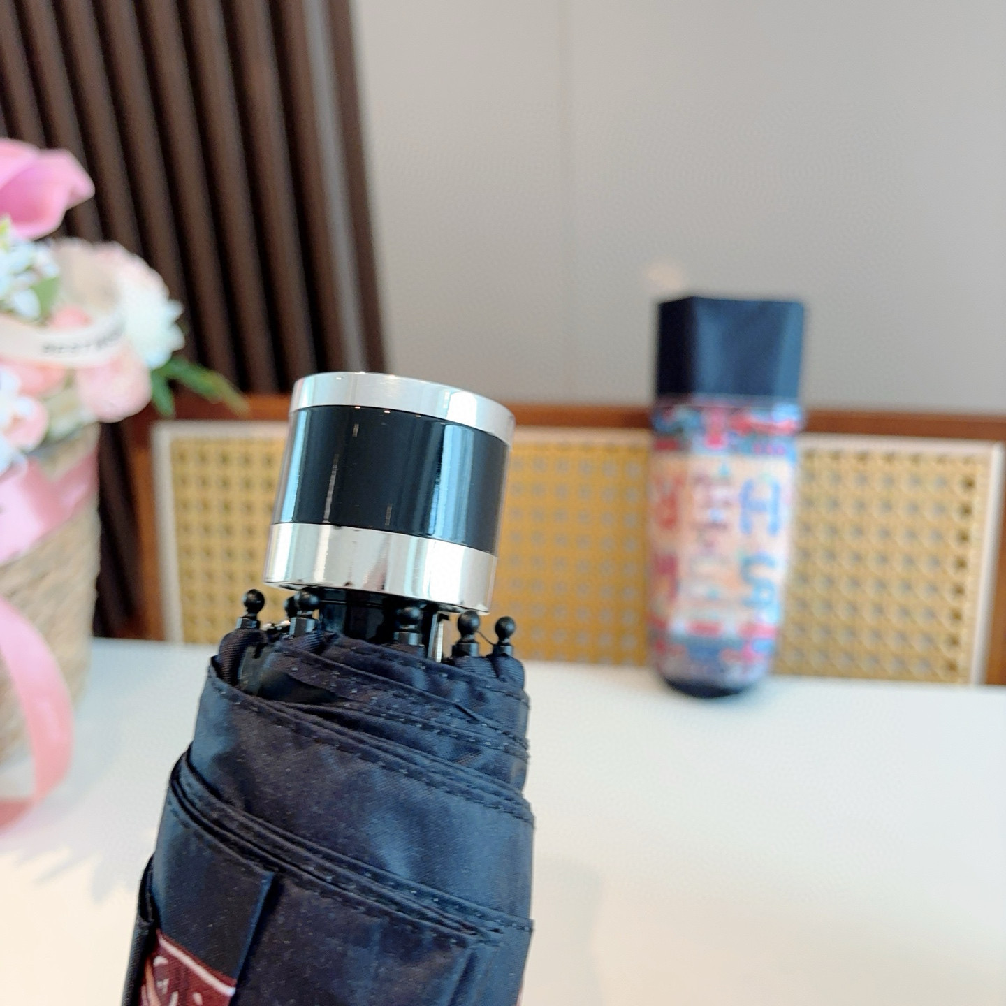 HERMÈS (爱马仕)新款 五折伞 热卖款 时尚指数爆表 不论晴天雨天使用都相得益彰 拥有它感受风从身
