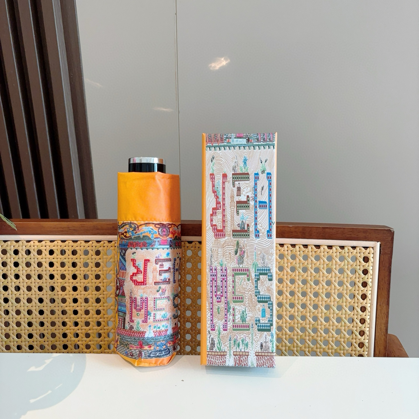 HERMÈS (爱马仕)新款 五折伞 热卖款 时尚指数爆表 不论晴天雨天使用都相得益彰 拥有它感受风从身
