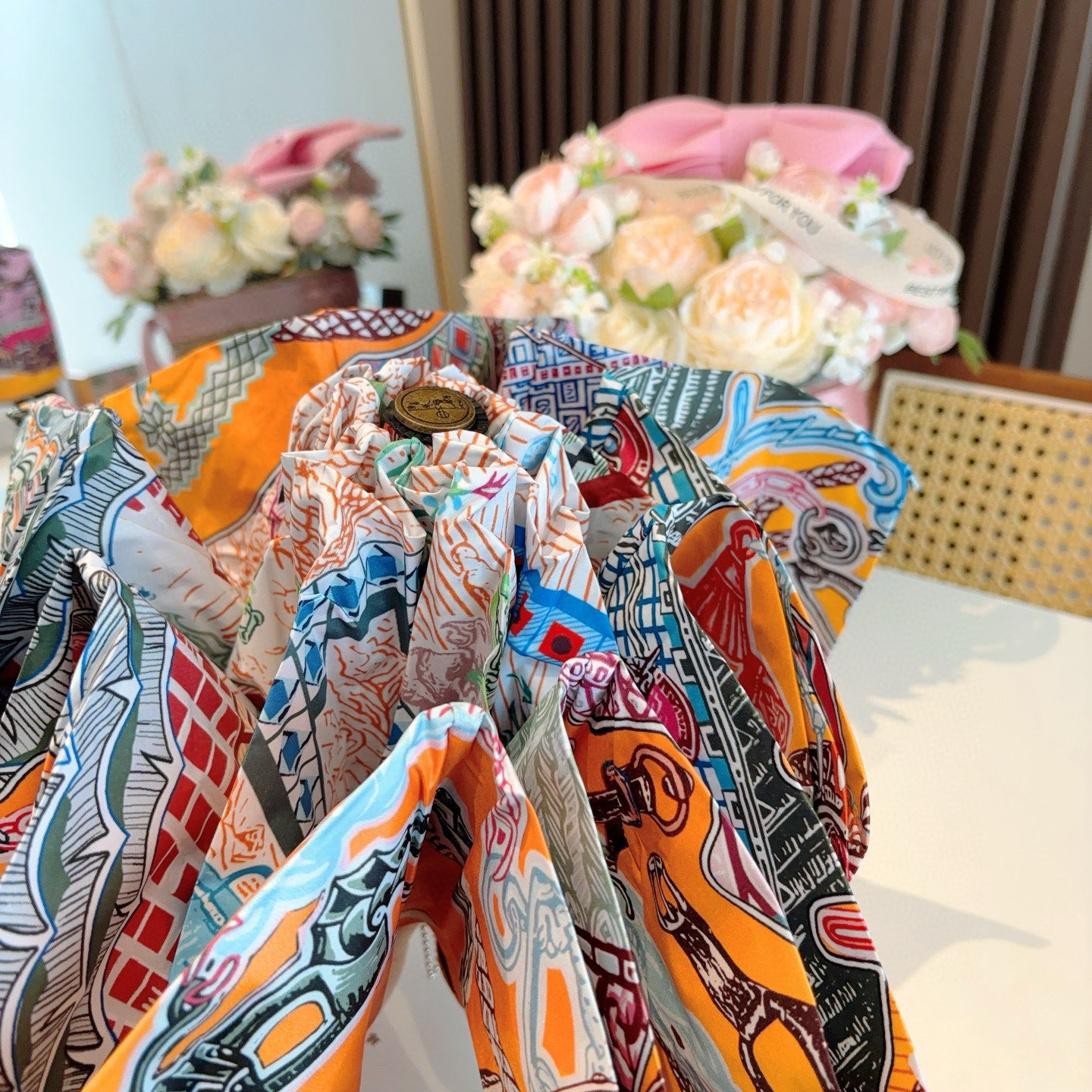 HERMÈS (爱马仕)新款 五折伞 热卖款 时尚指数爆表 不论晴天雨天使用都相得益彰 拥有它感受风从身