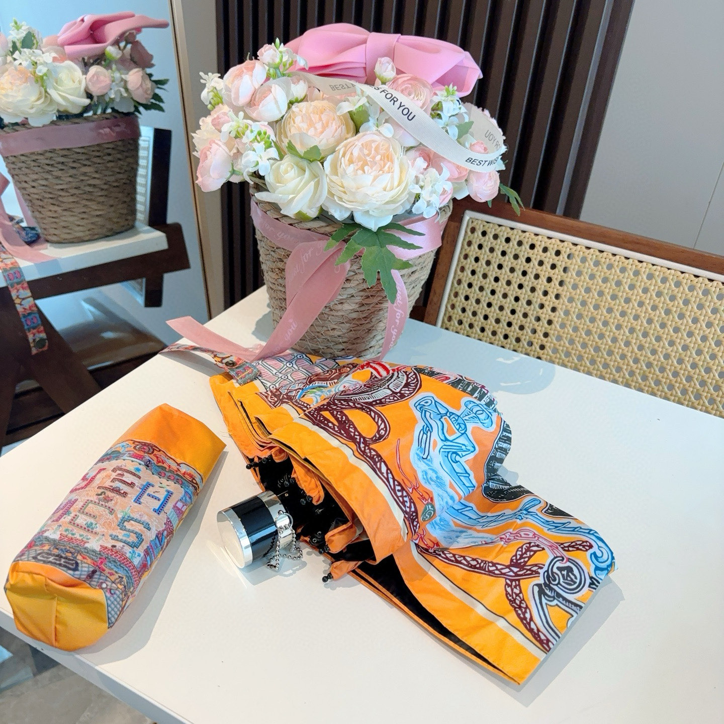 HERMÈS (爱马仕)新款 五折伞 热卖款 时尚指数爆表 不论晴天雨天使用都相得益彰 拥有它感受风从身