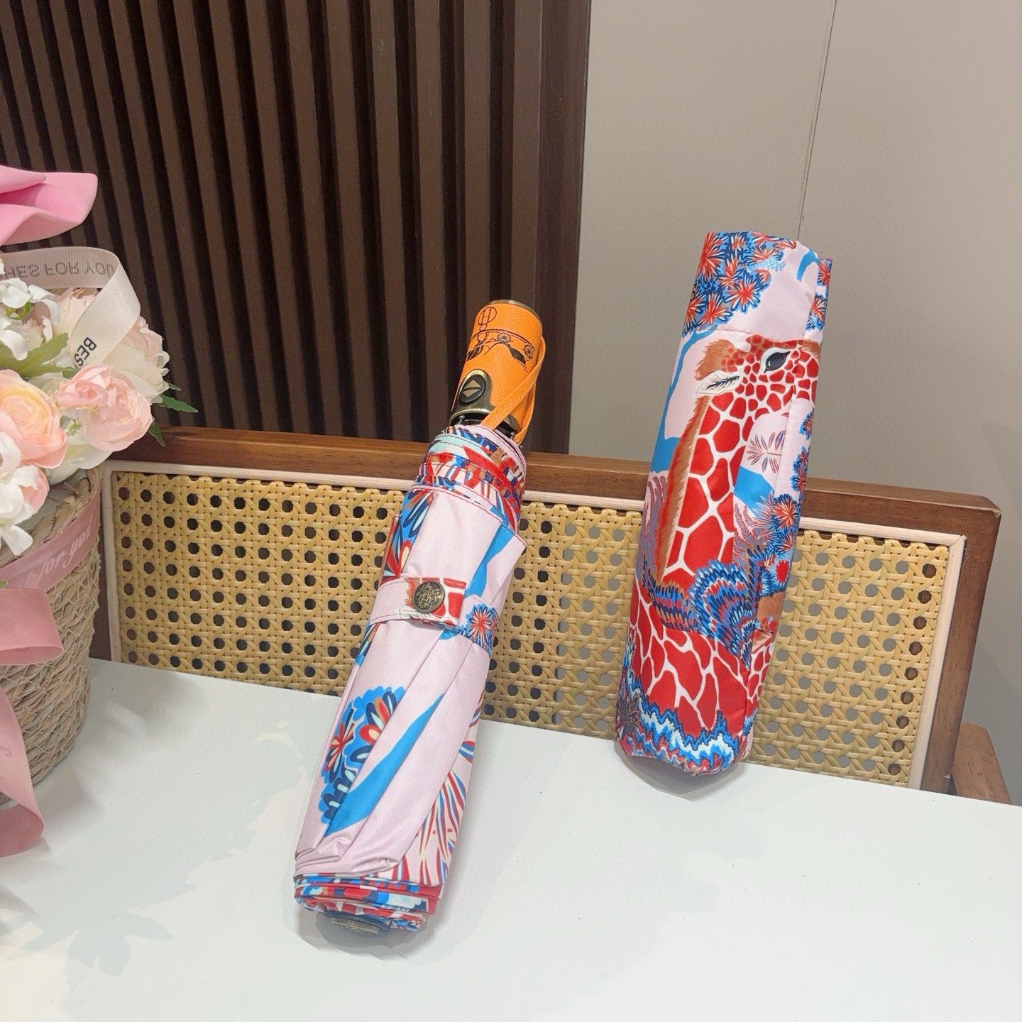爱马仕（Hermès）   新款 极品H家三折自动伞重磅呈现 以其精湛的工艺技术和源源不断的想像力 新涂