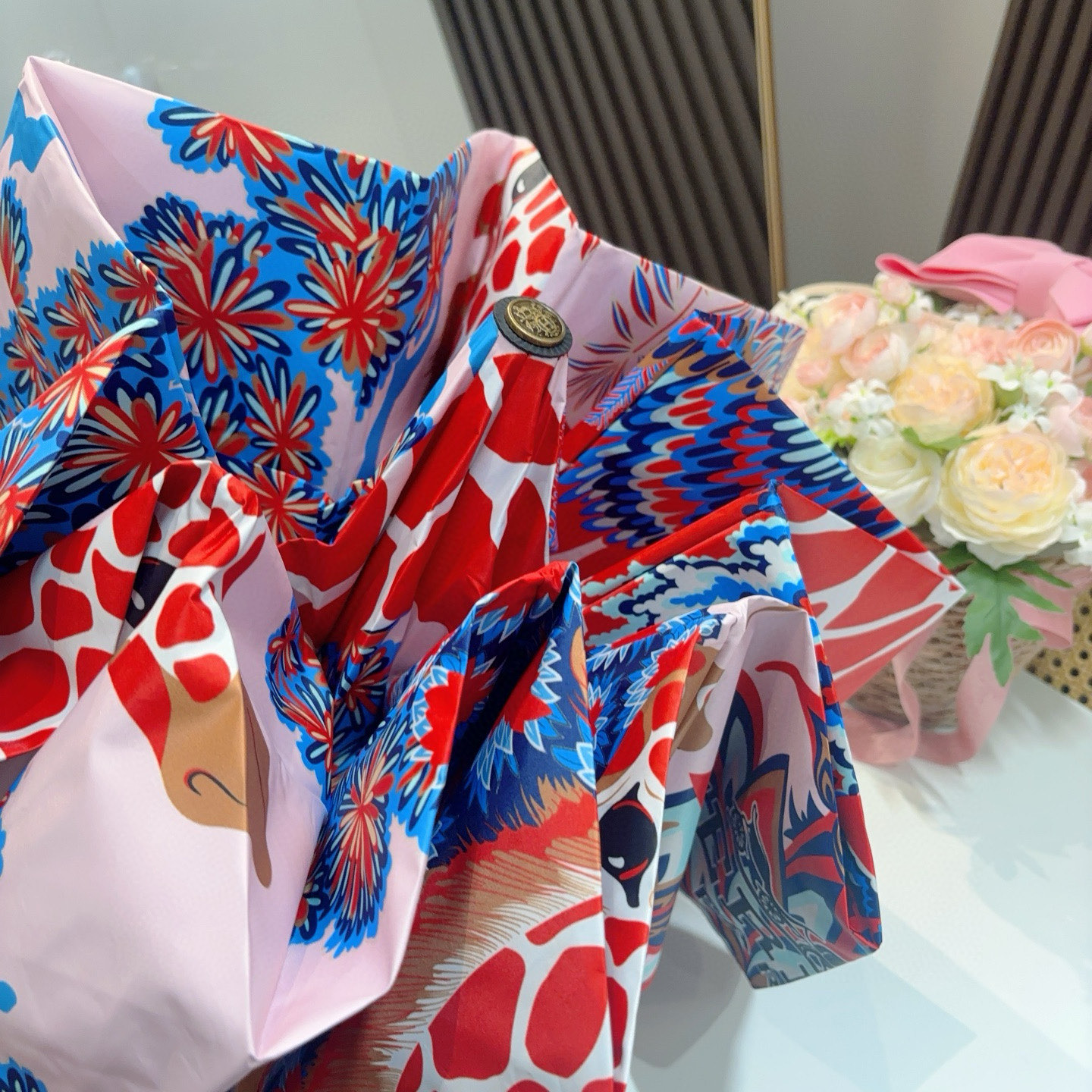 爱马仕（Hermès）   新款 极品H家三折自动伞重磅呈现 以其精湛的工艺技术和源源不断的想像力 新涂