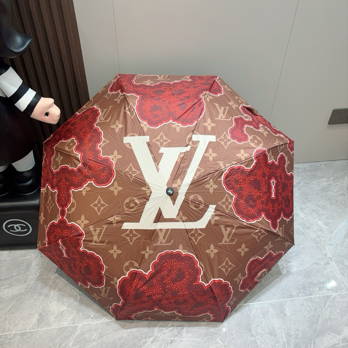  LOUIS VUITTON （路易威登）三折自动折叠晴雨伞 新涂层技术深色伞面 拥有令人惊喜的遮光效果