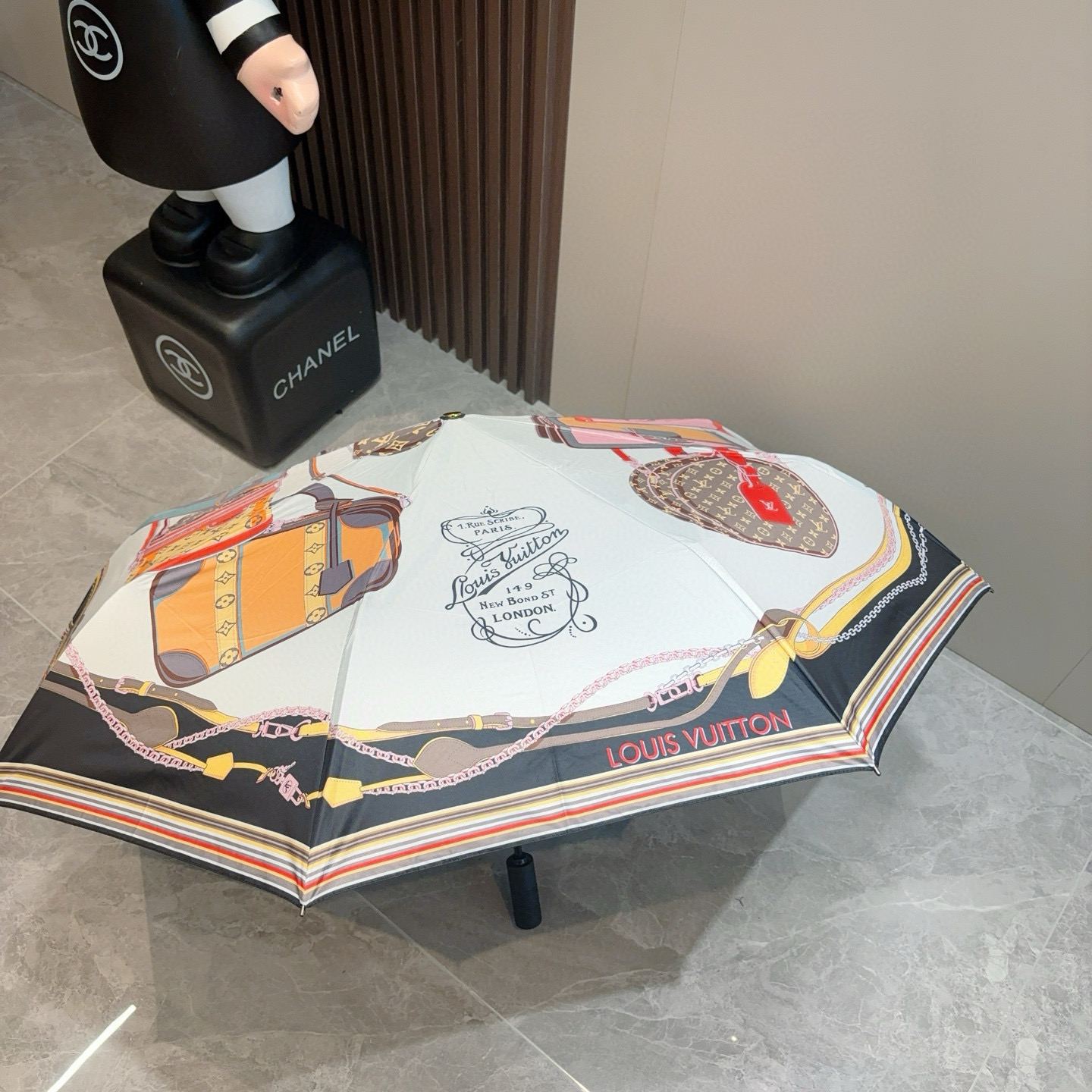  LOUIS VUITTON （路易威登）三折自动折叠晴雨伞 新涂层技术深色伞面 拥有令人惊喜的遮光效果