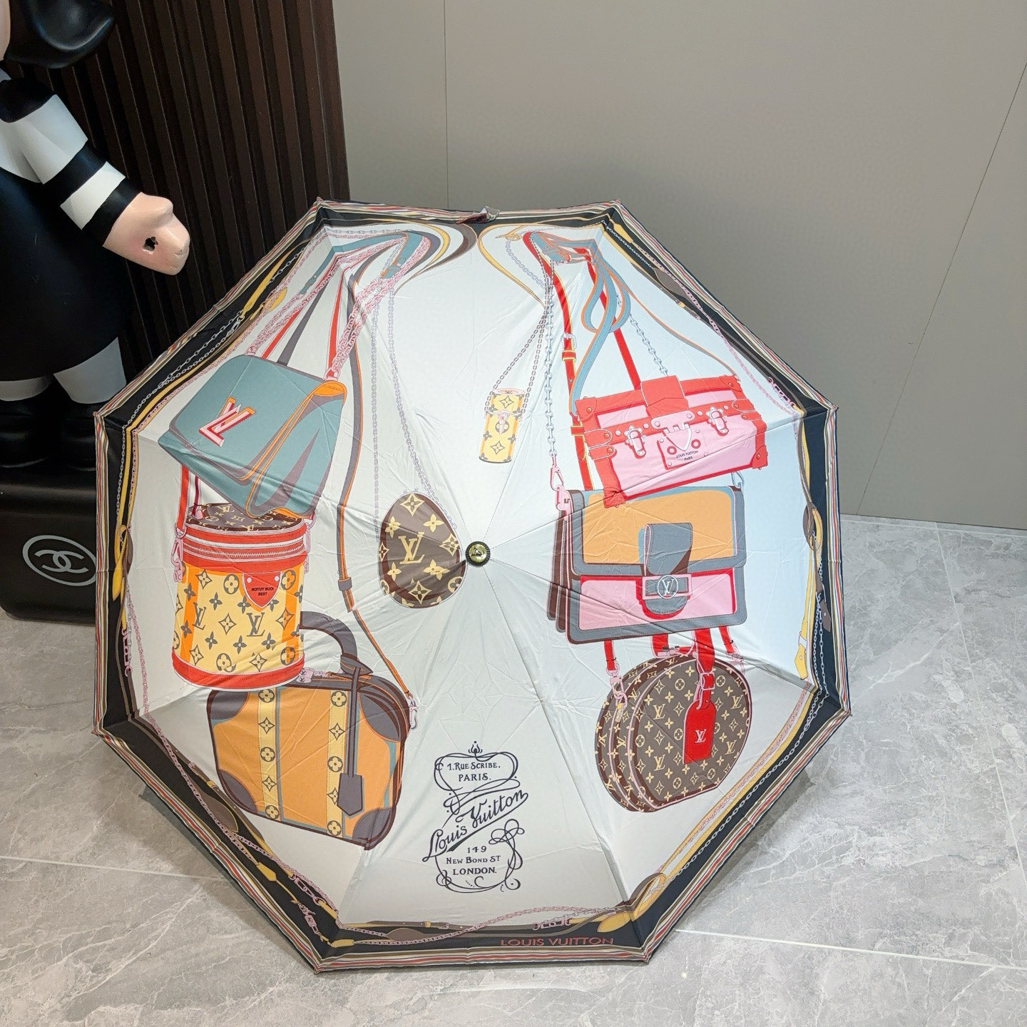  LOUIS VUITTON （路易威登）三折自动折叠晴雨伞 新涂层技术深色伞面 拥有令人惊喜的遮光效果