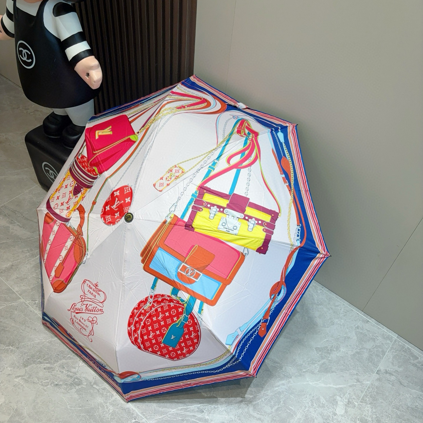  LOUIS VUITTON （路易威登）三折自动折叠晴雨伞 新涂层技术深色伞面 拥有令人惊喜的遮光效果