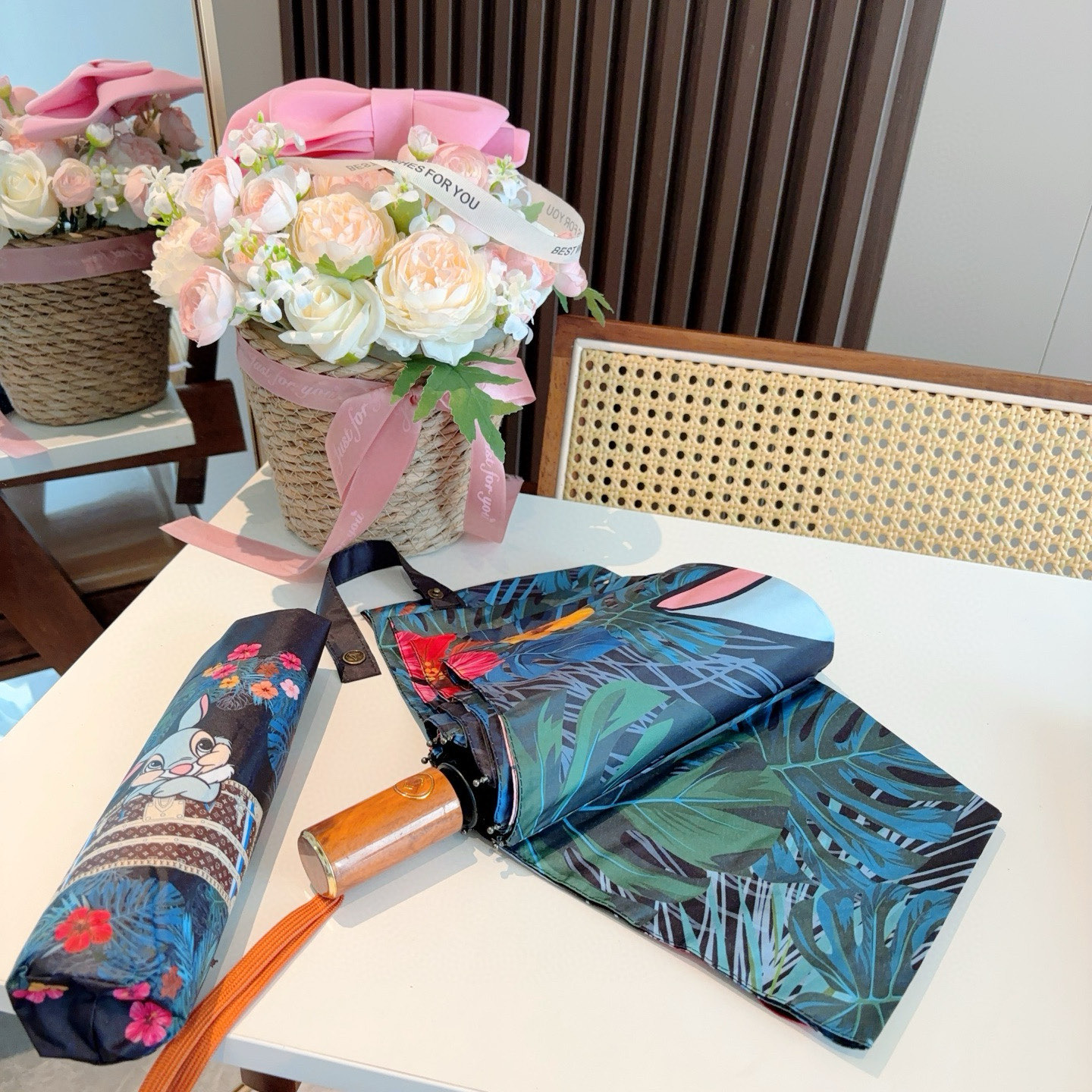  LOUIS VUITTON （路易威登）三折自动折叠晴雨伞 新涂层技术深色伞面 拥有令人惊喜的遮光效果
