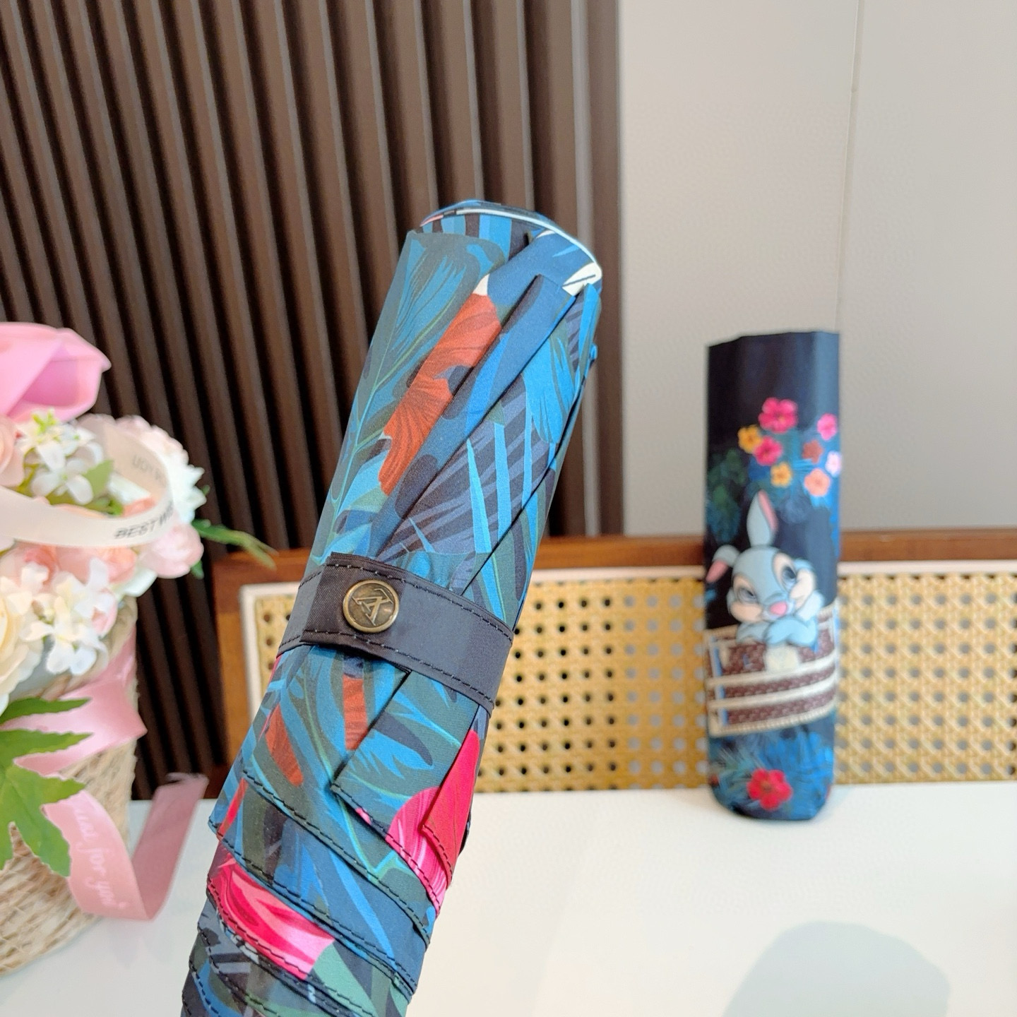  LOUIS VUITTON （路易威登）三折自动折叠晴雨伞 新涂层技术深色伞面 拥有令人惊喜的遮光效果