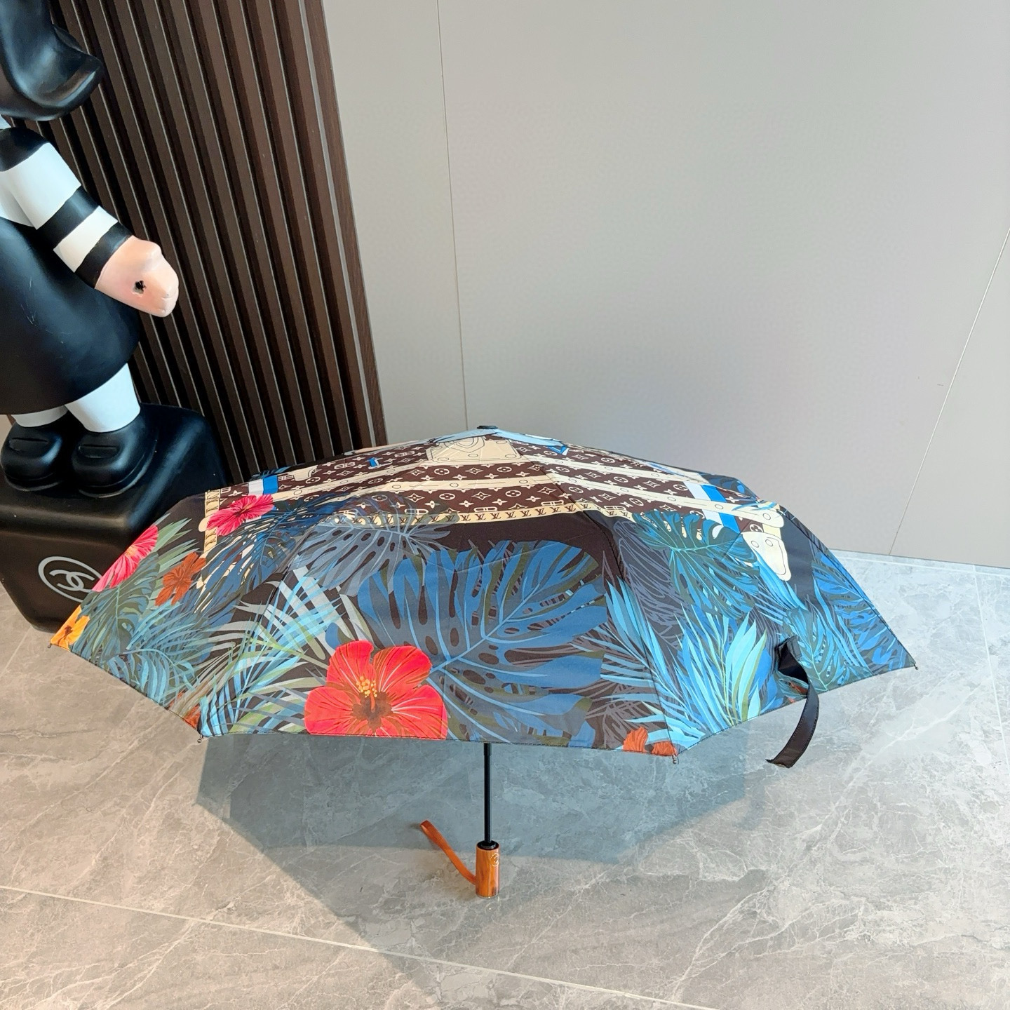  LOUIS VUITTON （路易威登）三折自动折叠晴雨伞 新涂层技术深色伞面 拥有令人惊喜的遮光效果