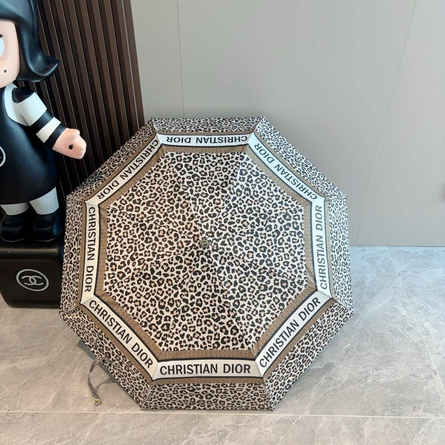  DIOR（迪奥） 三折自动折叠晴雨伞  时尚原单代工品质 细节精致 看得见的品质 打破一成不变 色泽纯