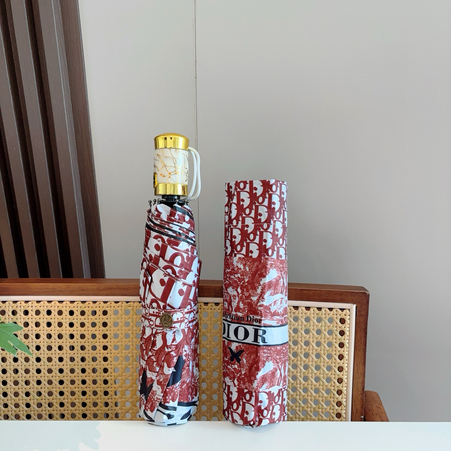  DIOR（迪奥） 动物世界 三折自动折叠晴雨伞  时尚原单代工品质 细节精致 看得见的品质 打破一成不