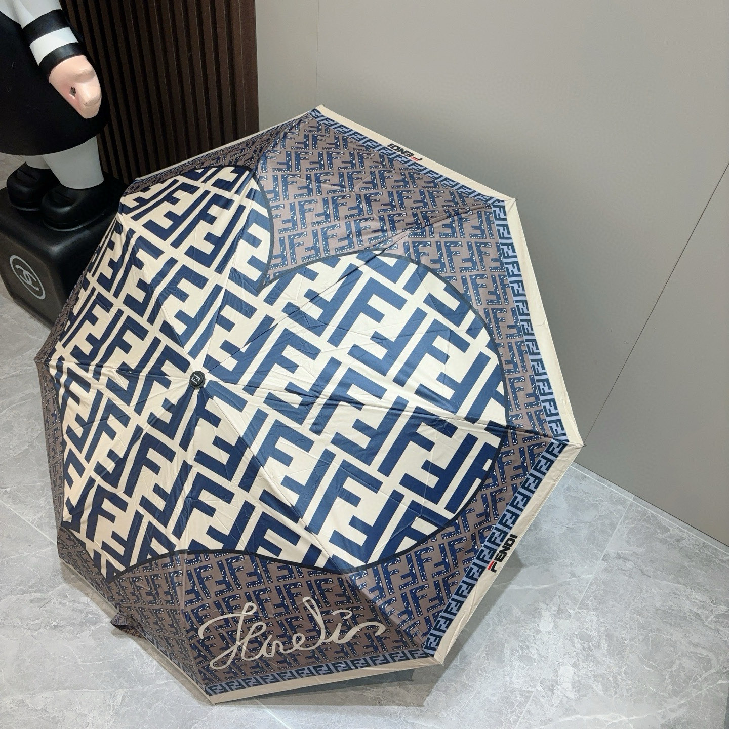  FENDI（芬迪）三折自动折叠晴雨伞 年度最新火爆单品  原单代工级品质 第一代210T碰击布防嗮拒水