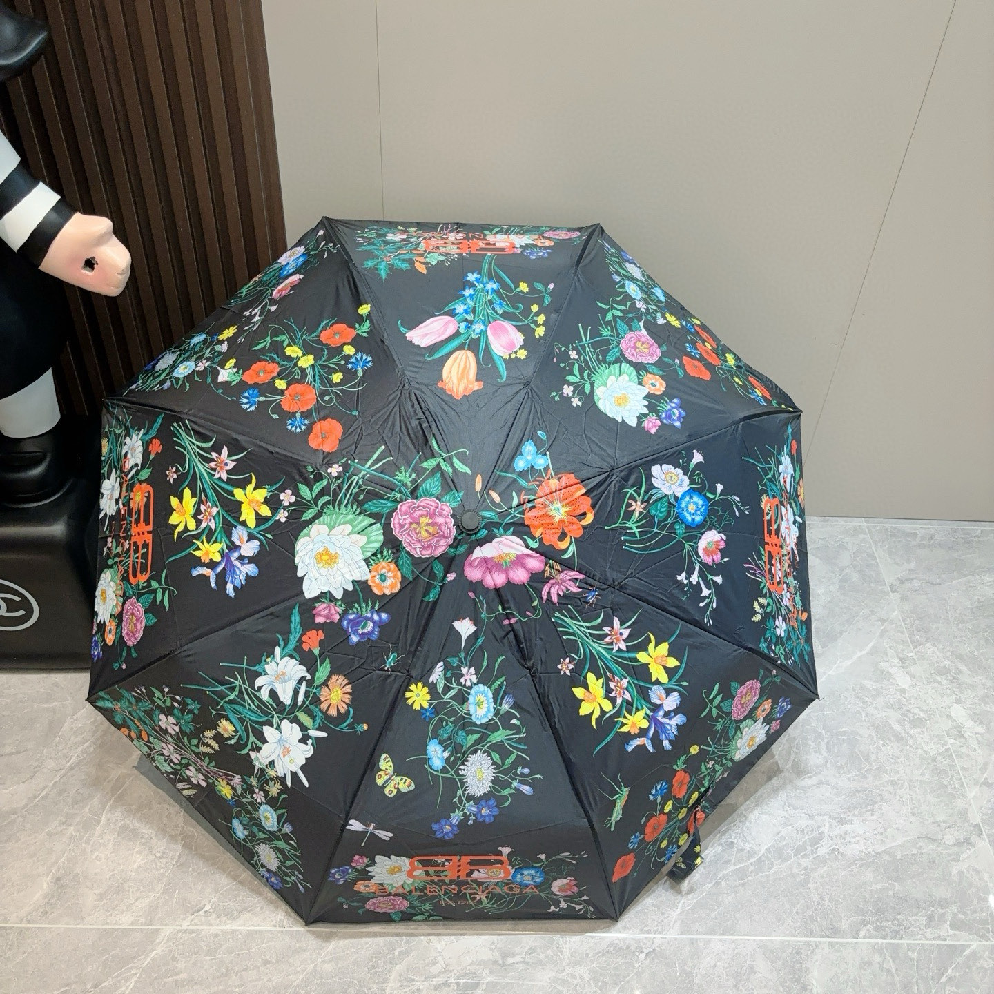  巴黎世家（Balenciaga） 新款三折自动折叠晴雨伞 火爆来袭 夏日里的小清新 高效阻隔紫外线涂层