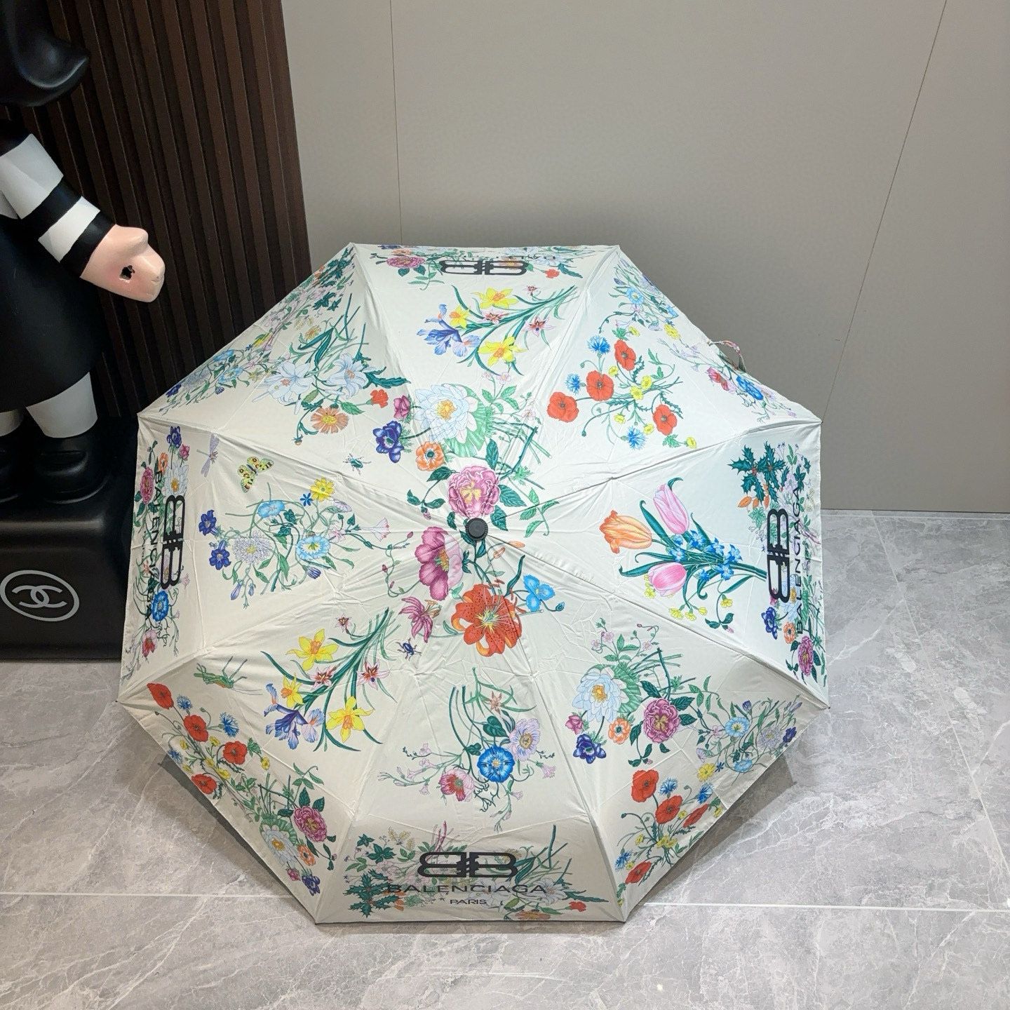  巴黎世家（Balenciaga） 新款三折自动折叠晴雨伞 火爆来袭 夏日里的小清新 高效阻隔紫外线涂层