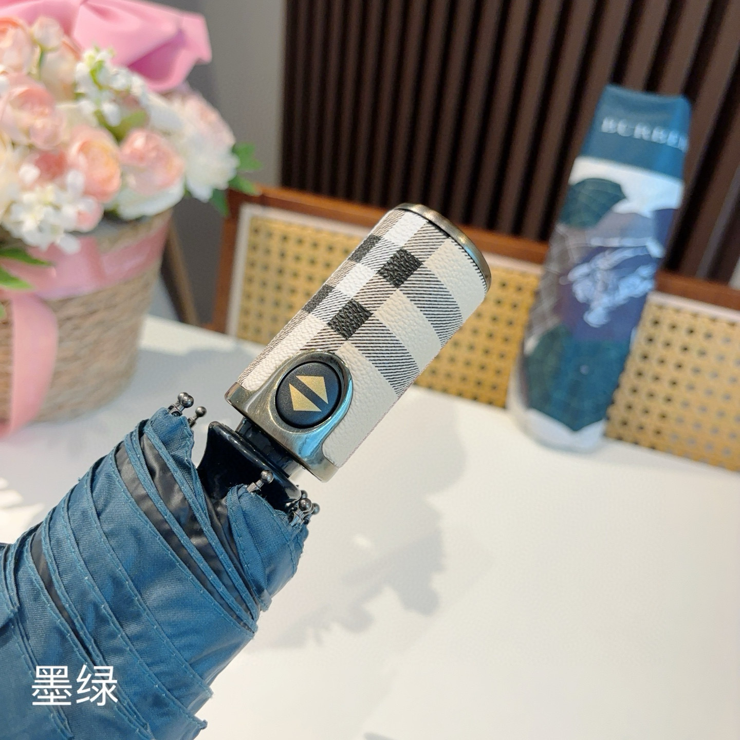  BURBERRY（巴宝莉） 战马伞面 三折自动折叠晴雨伞 年度巅峰之作 经典 高雅 时髦 这就是被称为