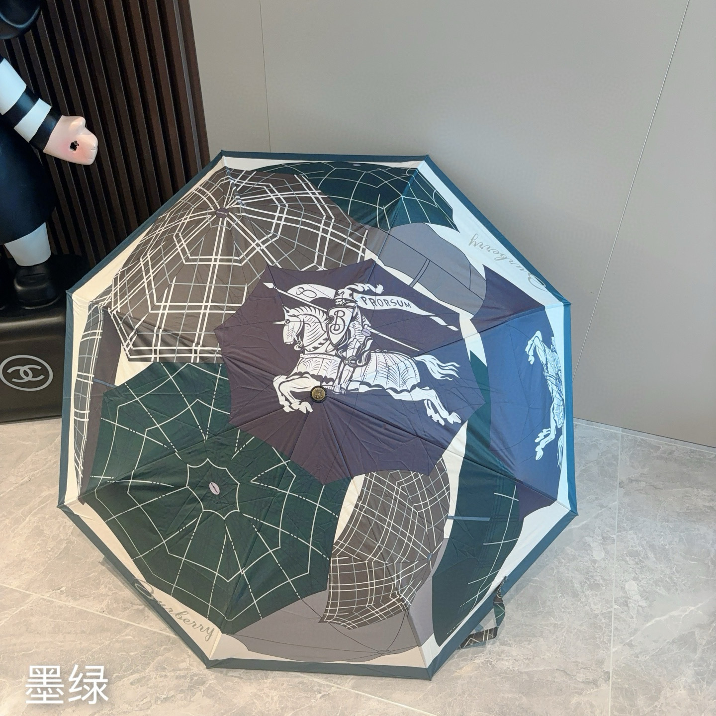  BURBERRY（巴宝莉） 战马伞面 三折自动折叠晴雨伞 年度巅峰之作 经典 高雅 时髦 这就是被称为