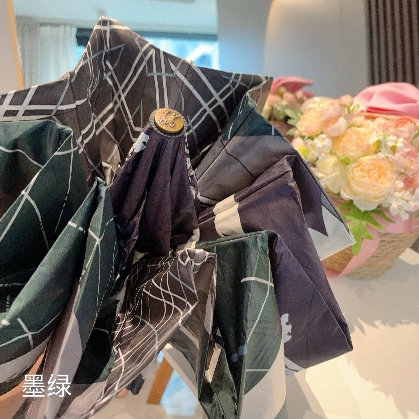  BURBERRY（巴宝莉） 战马伞面 三折自动折叠晴雨伞 年度巅峰之作 经典 高雅 时髦 这就是被称为