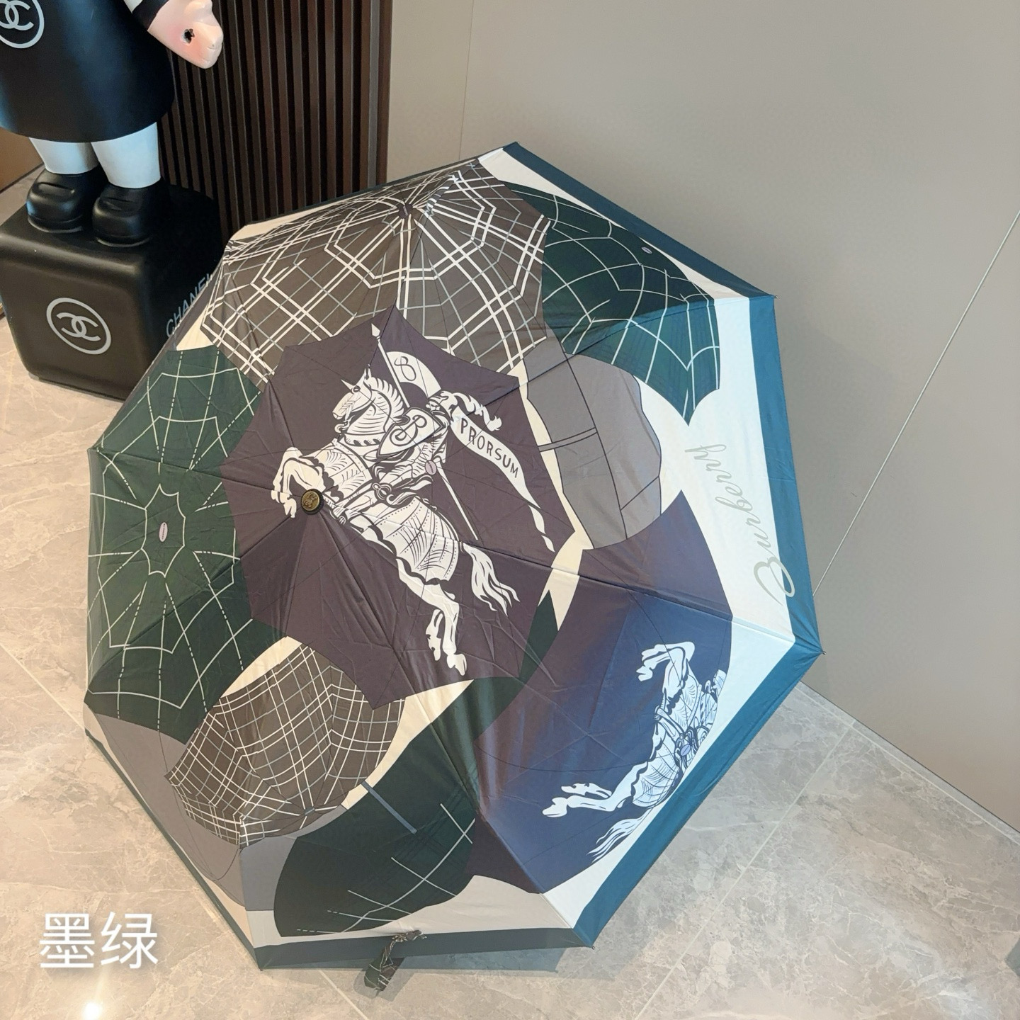 BURBERRY（巴宝莉） 战马伞面 三折自动折叠晴雨伞 年度巅峰之作 经典 高雅 时髦 这就是被称为