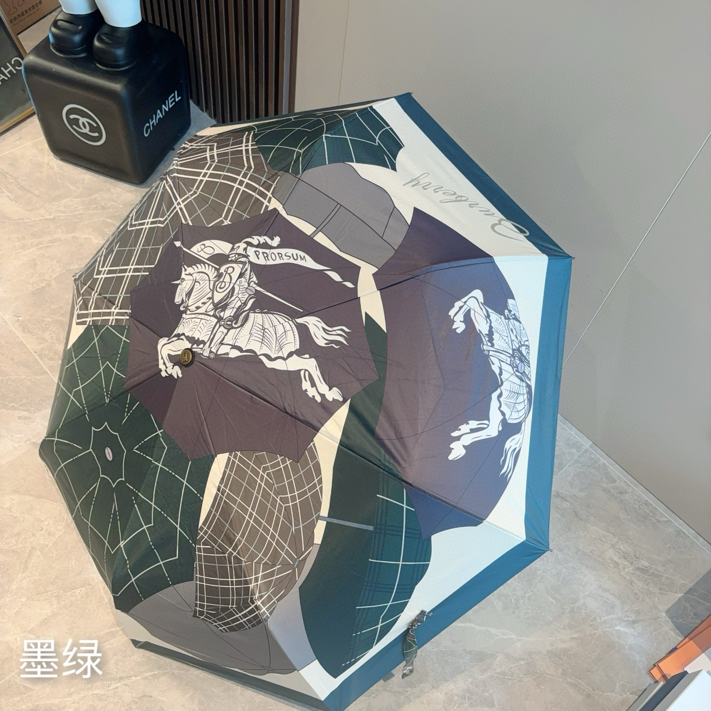  BURBERRY（巴宝莉） 战马伞面 三折自动折叠晴雨伞 年度巅峰之作 经典 高雅 时髦 这就是被称为