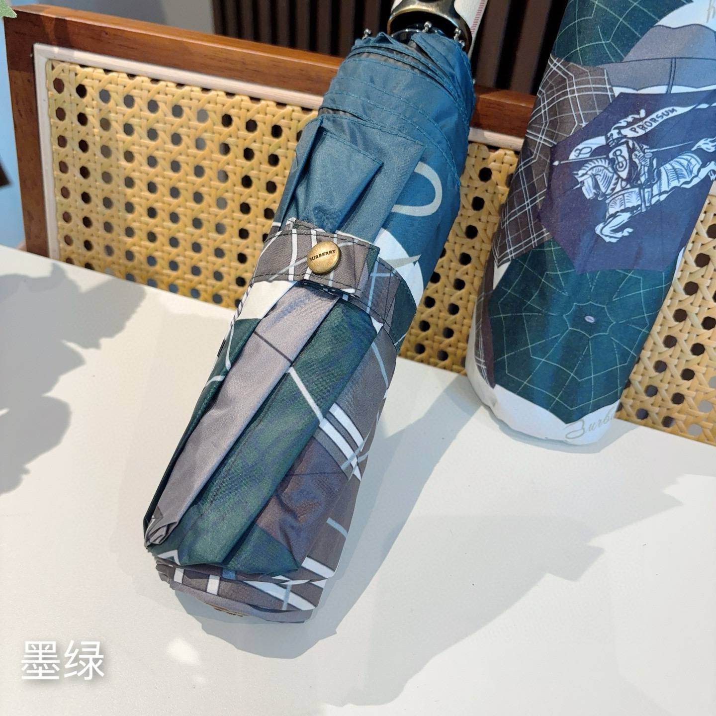  BURBERRY（巴宝莉） 战马伞面 三折自动折叠晴雨伞 年度巅峰之作 经典 高雅 时髦 这就是被称为