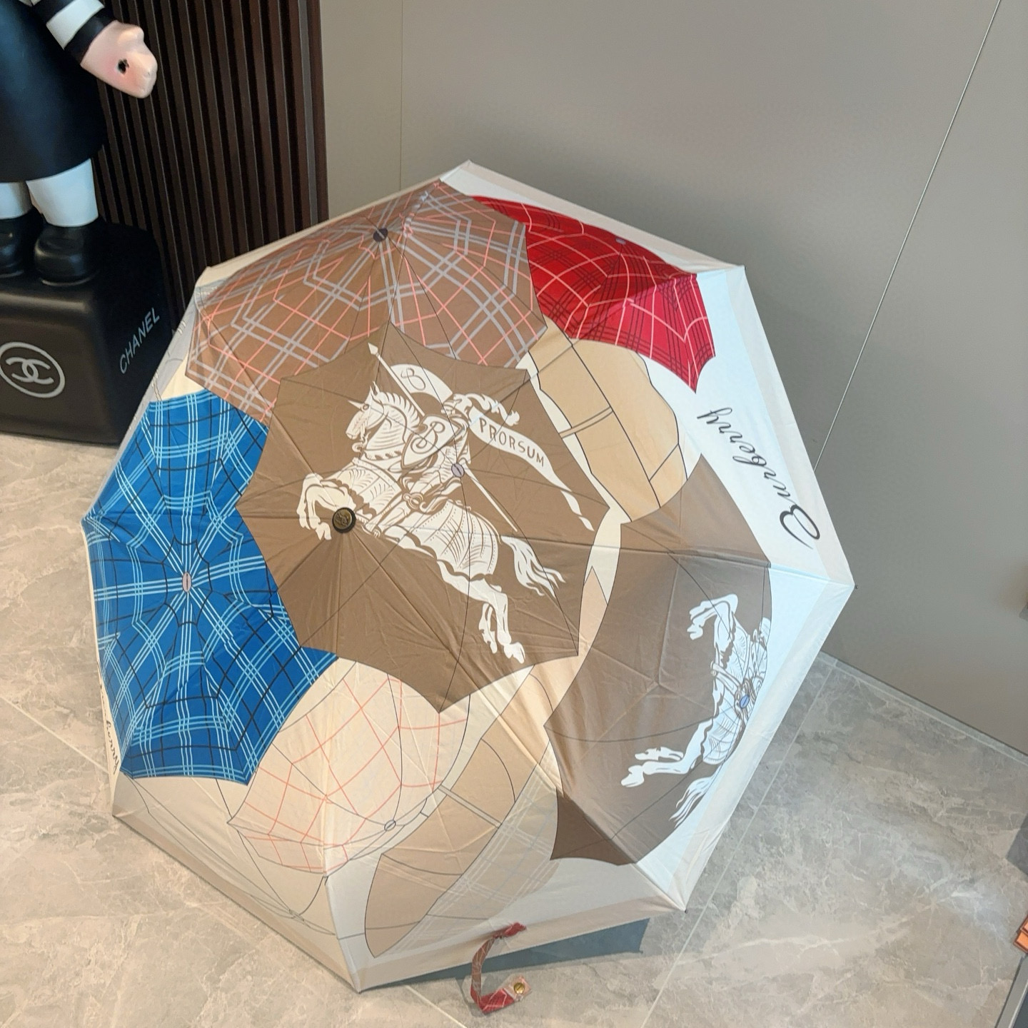  BURBERRY（巴宝莉） 战马伞面 三折自动折叠晴雨伞 年度巅峰之作 经典 高雅 时髦 这就是被称为