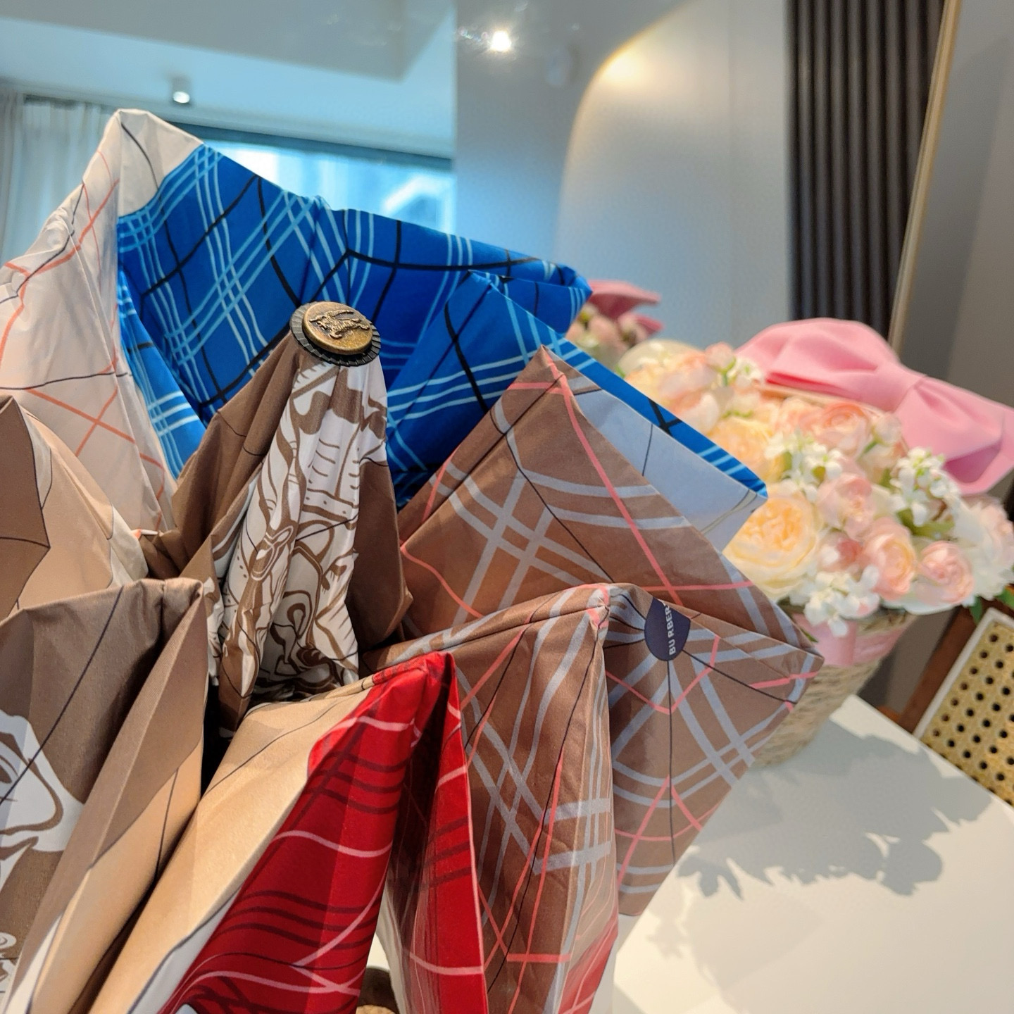  BURBERRY（巴宝莉） 战马伞面 三折自动折叠晴雨伞 年度巅峰之作 经典 高雅 时髦 这就是被称为