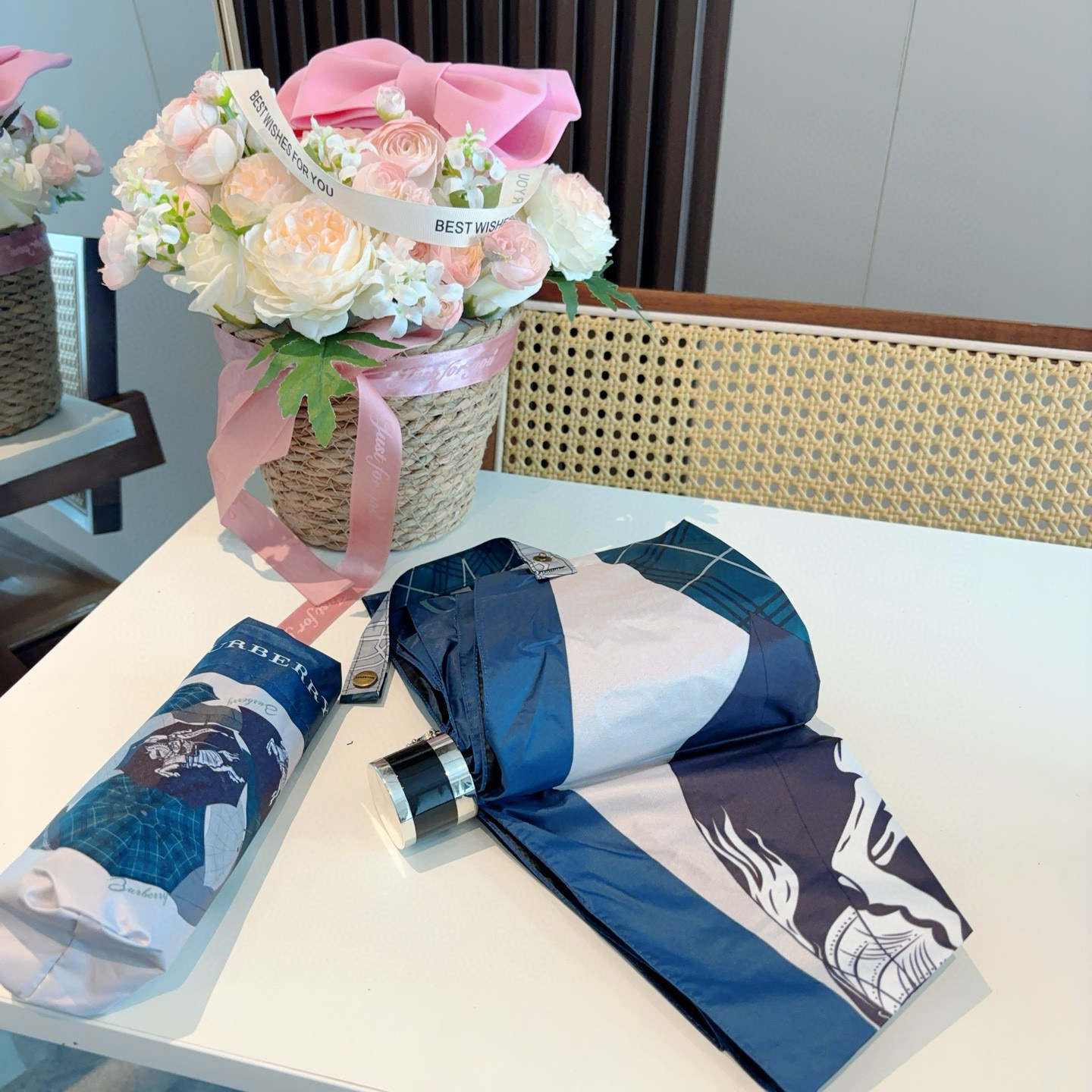  BURBERRY（巴宝莉）五折手动折叠晴雨伞 选用台湾进口UV防紫外线伞布 原单代工级品质  