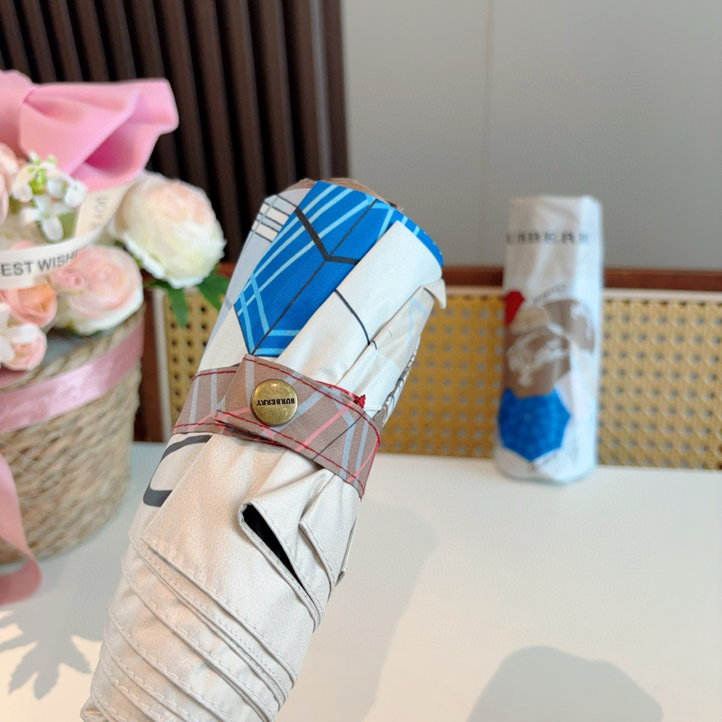  BURBERRY（巴宝莉）五折手动折叠晴雨伞 选用台湾进口UV防紫外线伞布 原单代工级品质  
