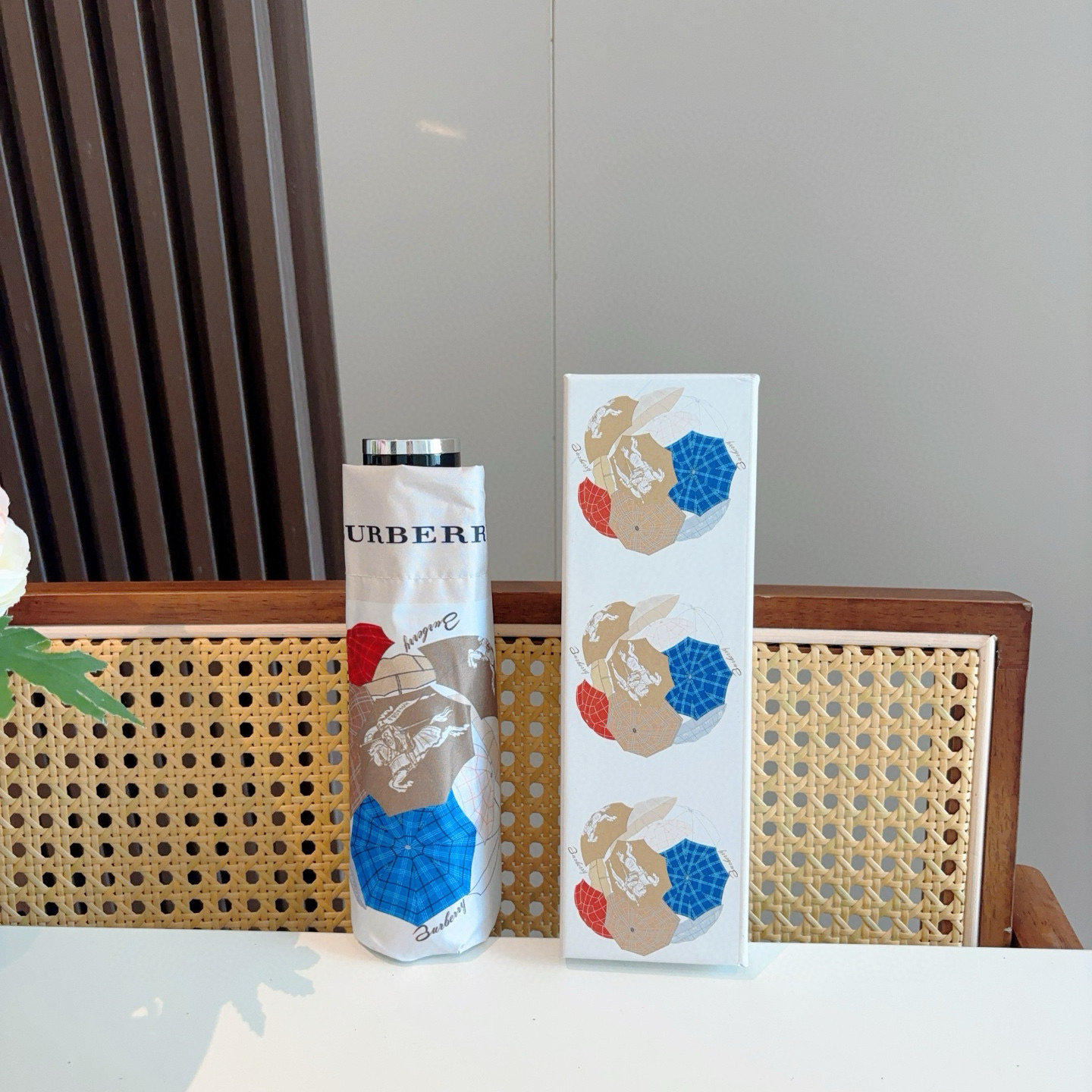 BURBERRY（巴宝莉）五折手动折叠晴雨伞 选用台湾进口UV防紫外线伞布 原单代工级品质  