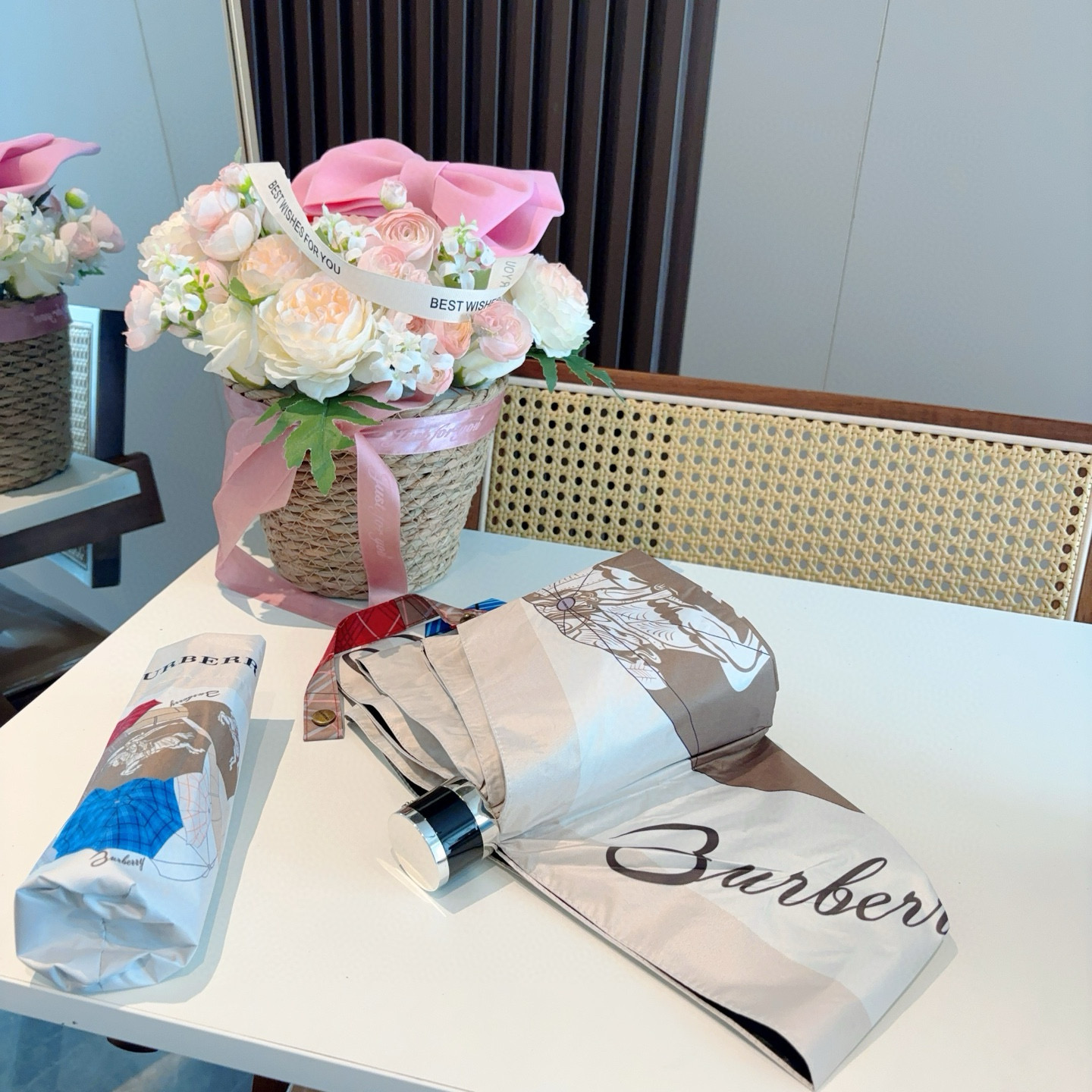  BURBERRY（巴宝莉）五折手动折叠晴雨伞 选用台湾进口UV防紫外线伞布 原单代工级品质  