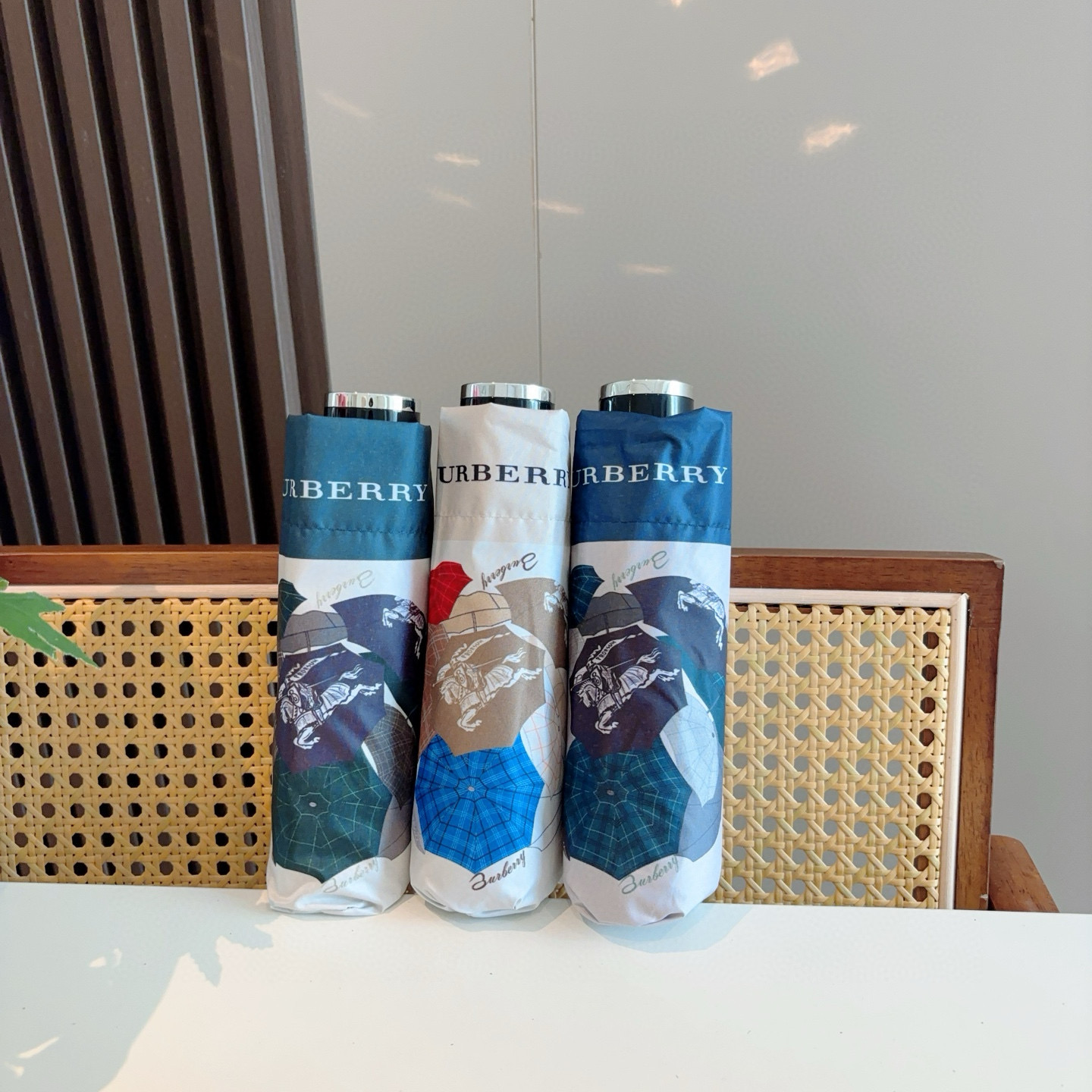  BURBERRY（巴宝莉）五折手动折叠晴雨伞 选用台湾进口UV防紫外线伞布 原单代工级品质  