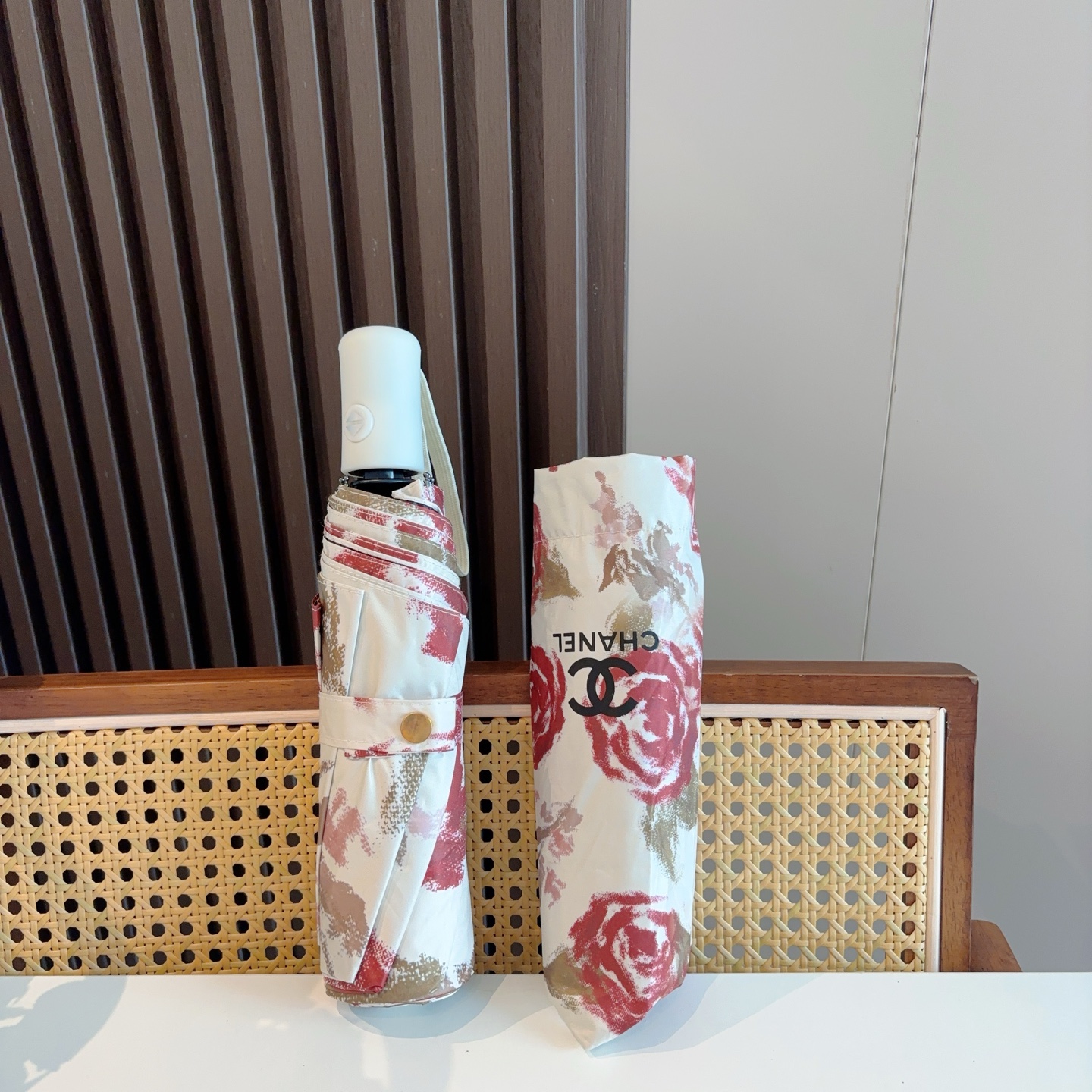  CHANEL香奈儿 三折自动折叠晴雨伞  时尚原单代工品质 细节精致 看得见的品质 打破一成不变 色泽