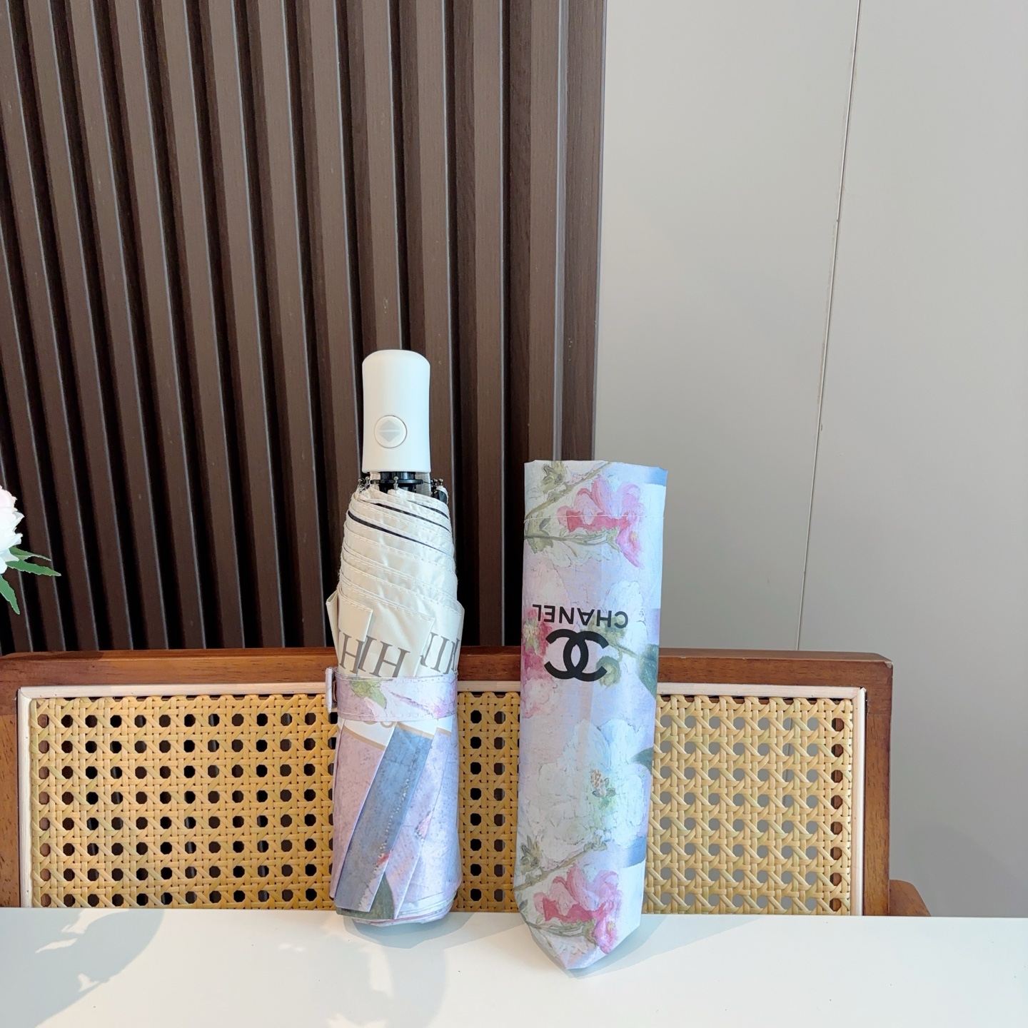  CHANEL香奈儿 三折自动折叠晴雨伞  时尚原单代工品质 细节精致 看得见的品质 打破一成不变 色泽