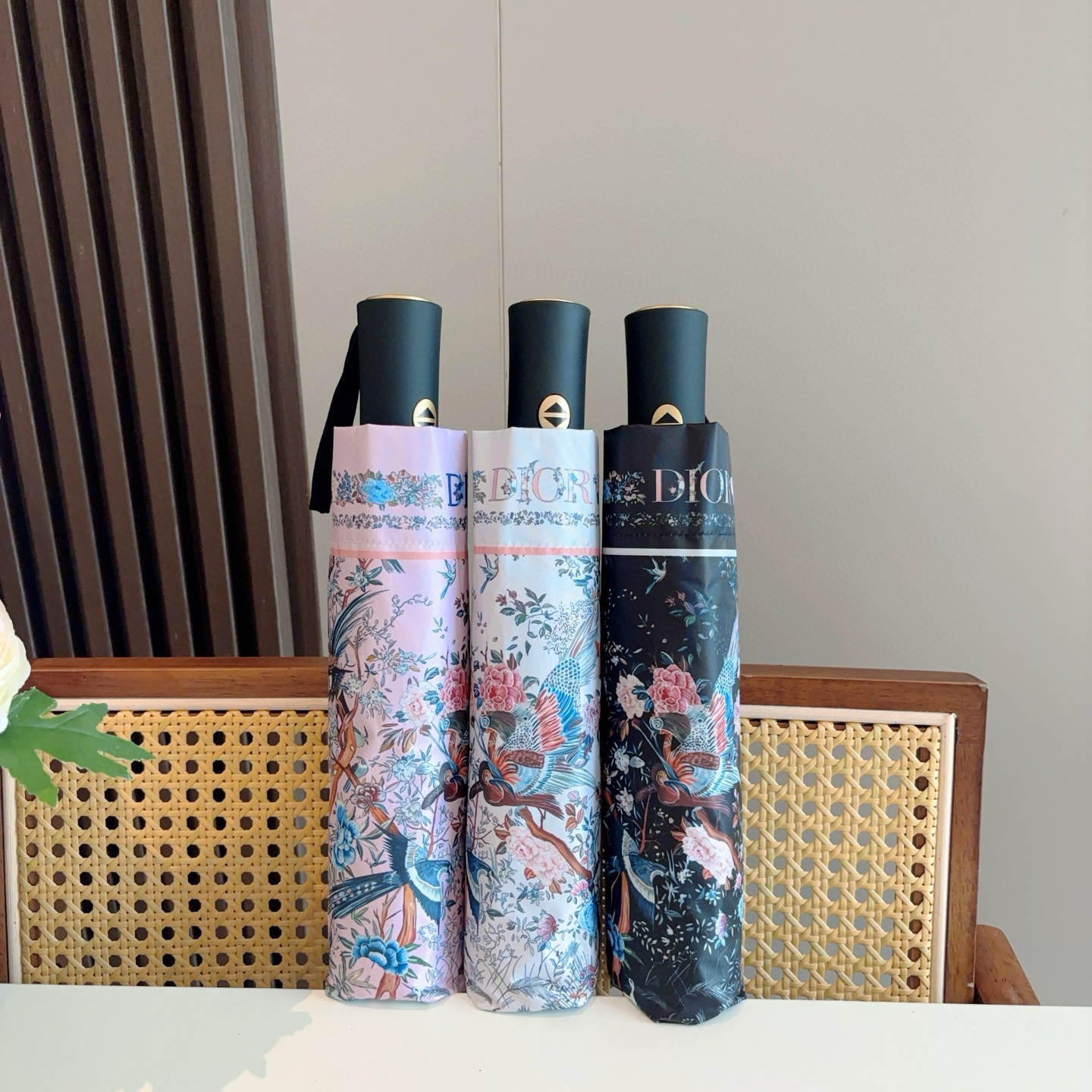  DIOR（迪奥）三折自动折叠晴雨伞  时尚原单代工品质 细节精致 看得见的品质 打破一成不变 色泽纯正