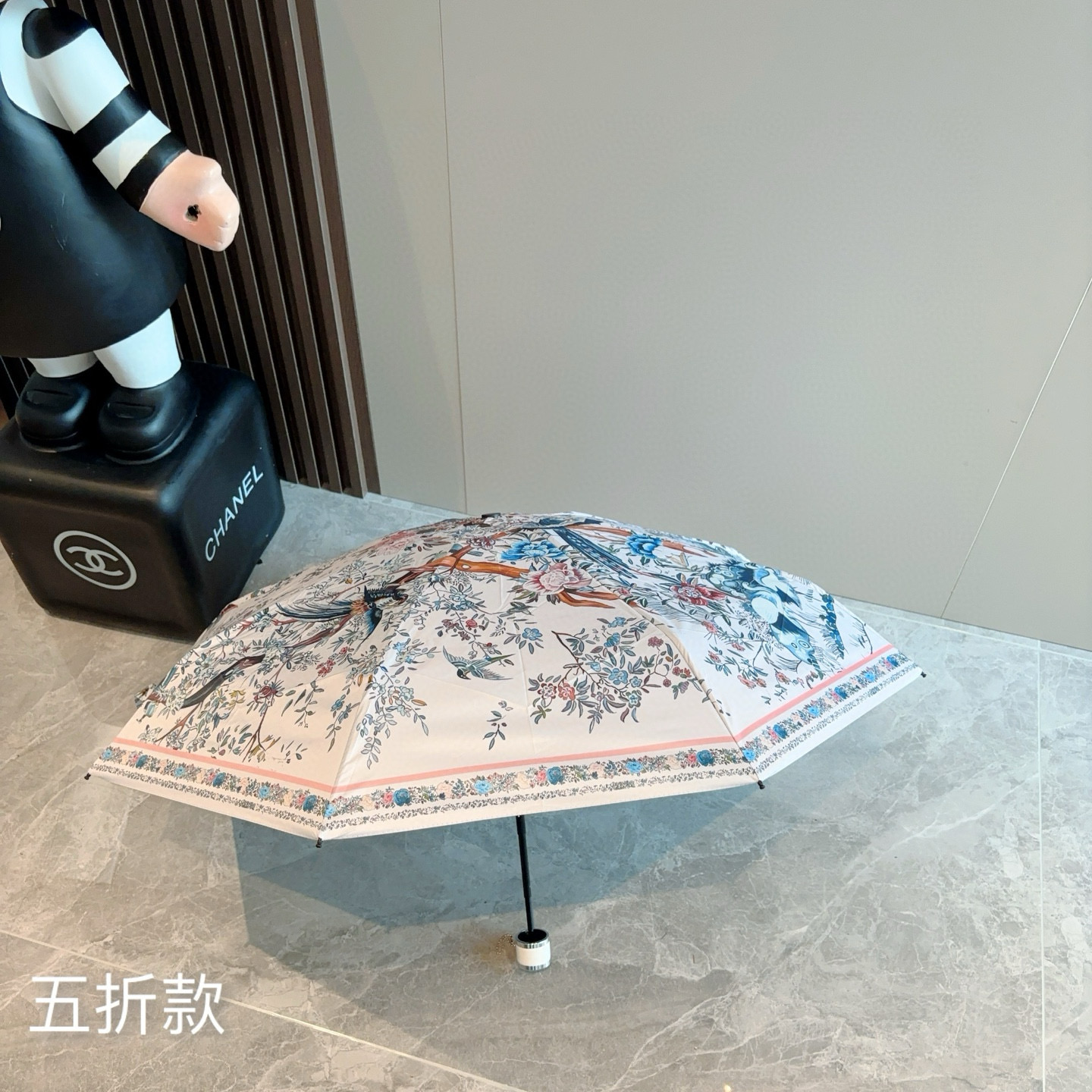  DIOR （迪奥） 五折手开折叠伞 超轻口袋 仅18cm  热卖款 时尚指数爆表 无论晴天雨天使用都相