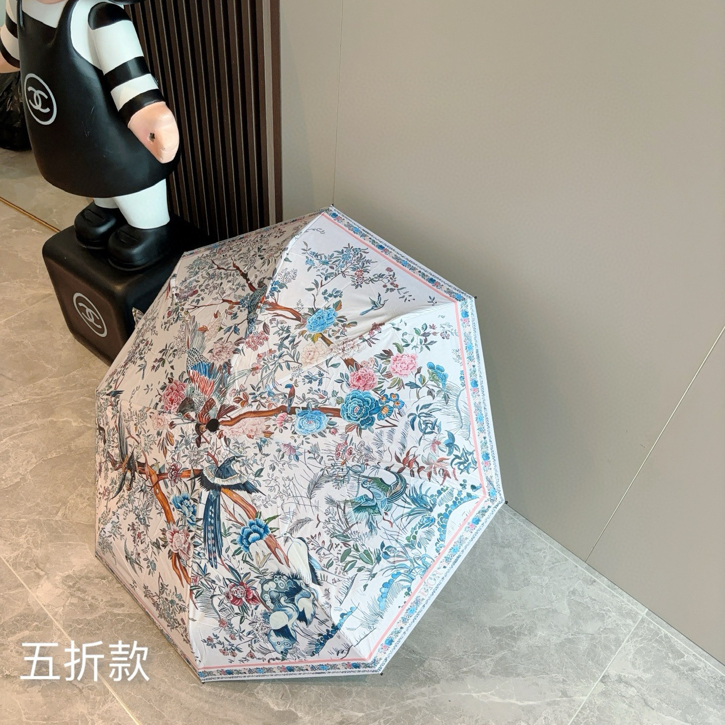  DIOR （迪奥） 五折手开折叠伞 超轻口袋 仅18cm  热卖款 时尚指数爆表 无论晴天雨天使用都相