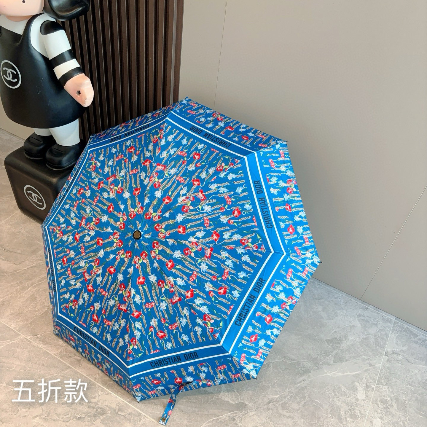  DIOR （迪奥） 五折手开折叠伞 超轻口袋 仅18cm  热卖款 时尚指数爆表 无论晴天雨天使用都相