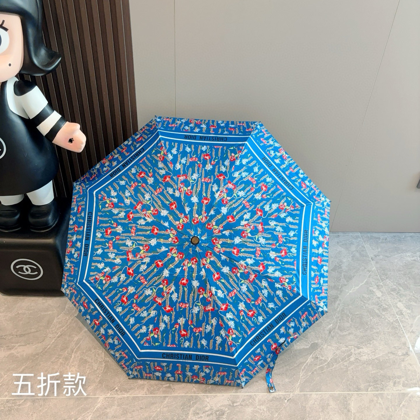  DIOR （迪奥） 五折手开折叠伞 超轻口袋 仅18cm  热卖款 时尚指数爆表 无论晴天雨天使用都相