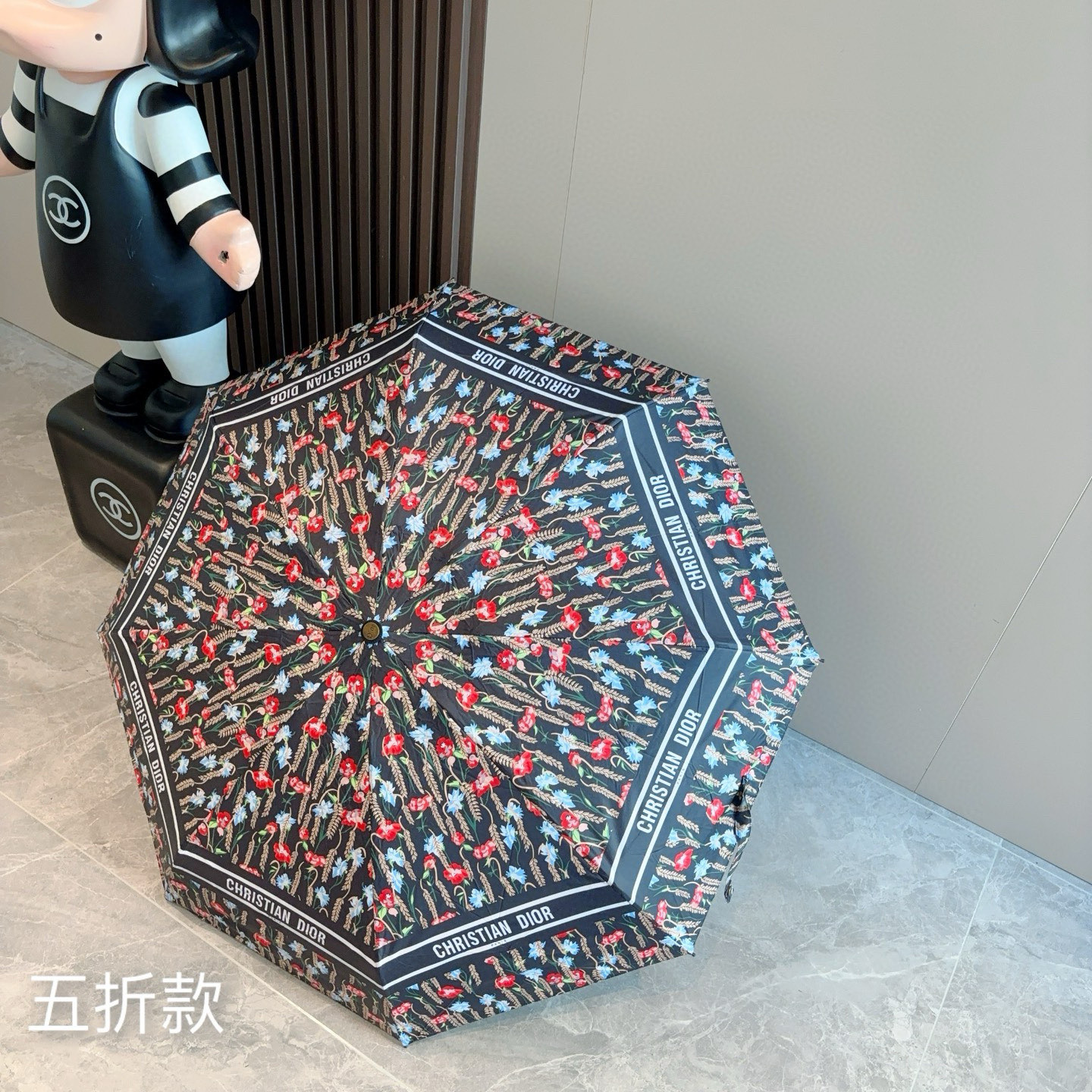  DIOR （迪奥） 五折手开折叠伞 超轻口袋 仅18cm  热卖款 时尚指数爆表 无论晴天雨天使用都相