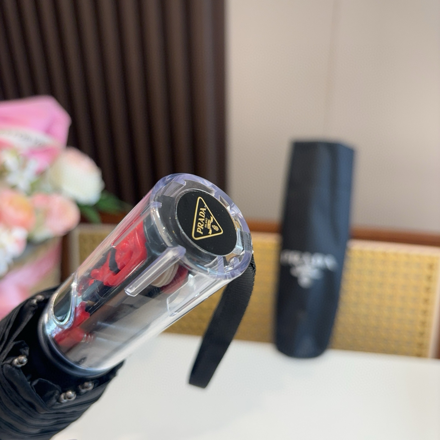  PRADA（普拉达）素色系列 奢华时尚单品 原单代工级品质 选用铝合金+玻纤 抗风雨性能佳 一键自动收