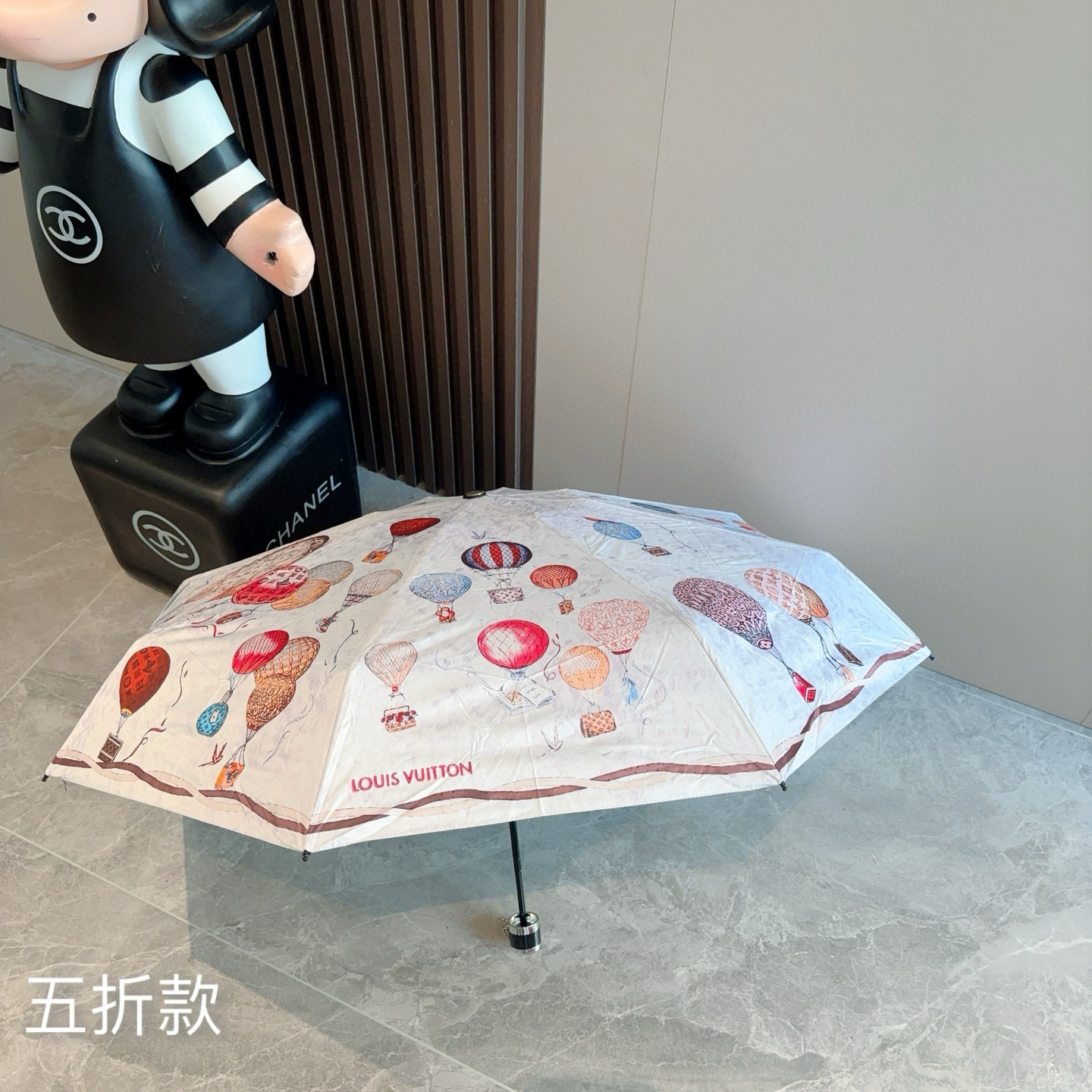   LOUIS VUITTON （路易威登）热气球五折手开晴雨伞 新涂层技术深色伞面 拥有令人惊喜的遮光