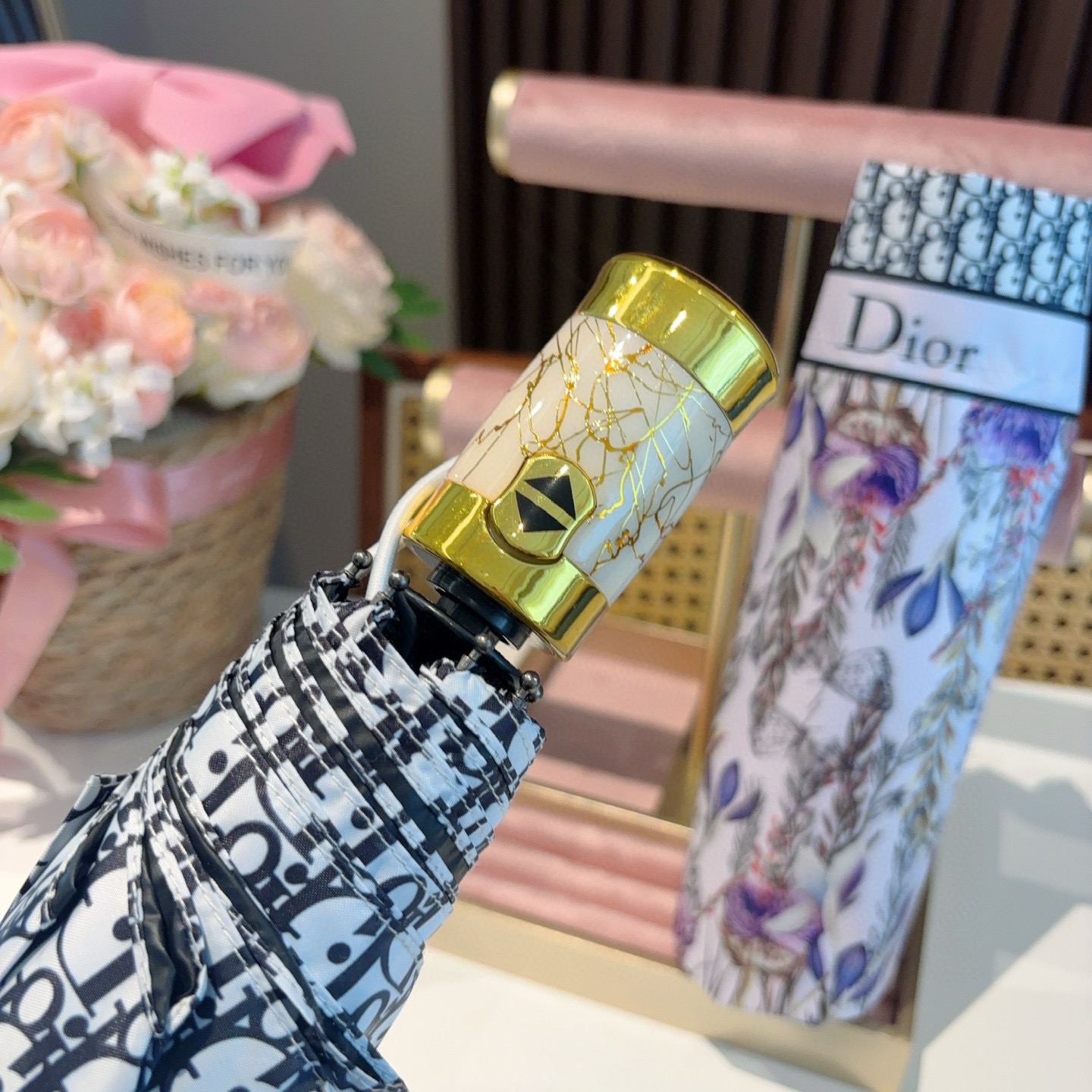  DIOR（迪奥）花穗 三折自动折叠晴雨伞  时尚原单代工品质 细节精致 看得见的品质 打破一成不变 色