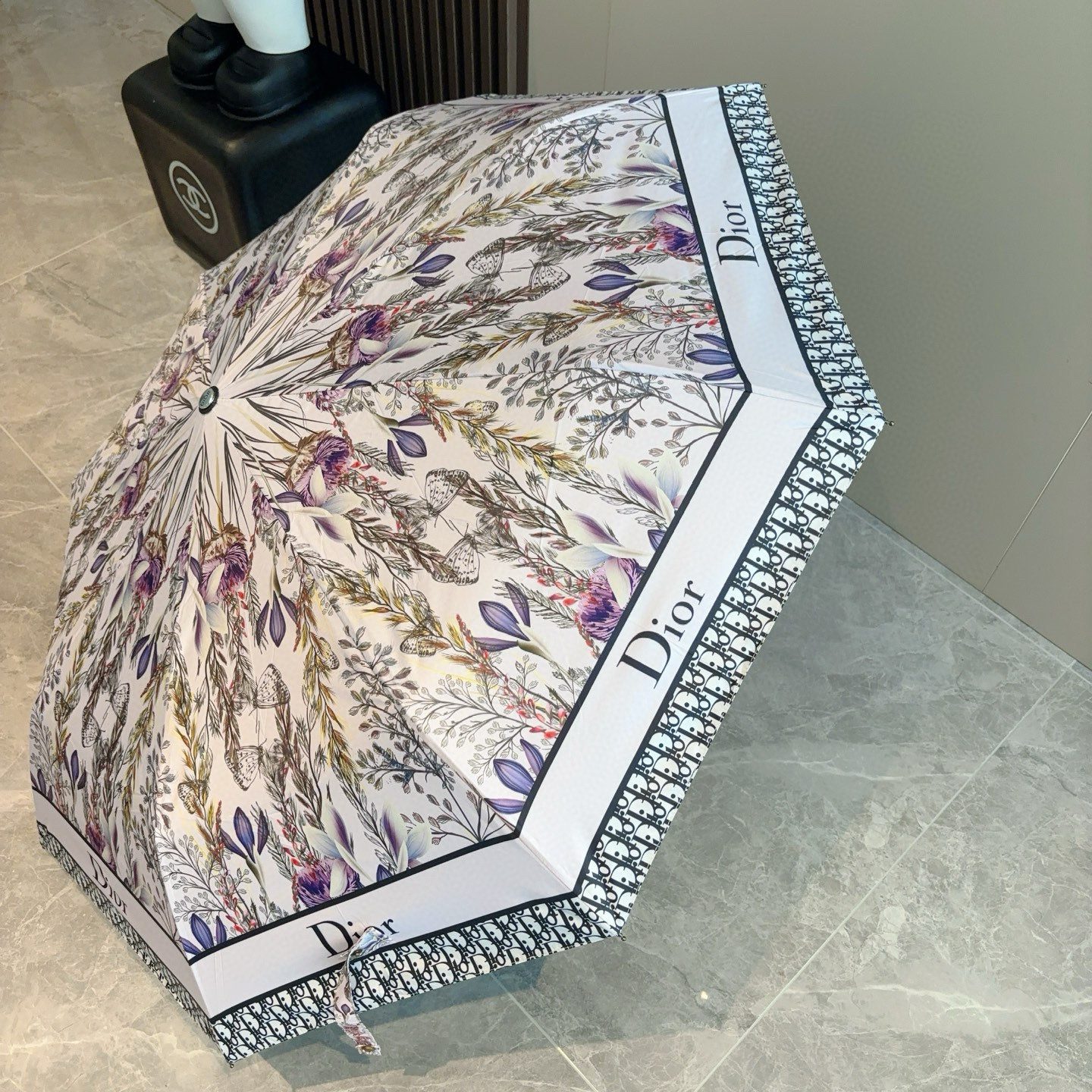  DIOR（迪奥）花穗 三折自动折叠晴雨伞  时尚原单代工品质 细节精致 看得见的品质 打破一成不变 色