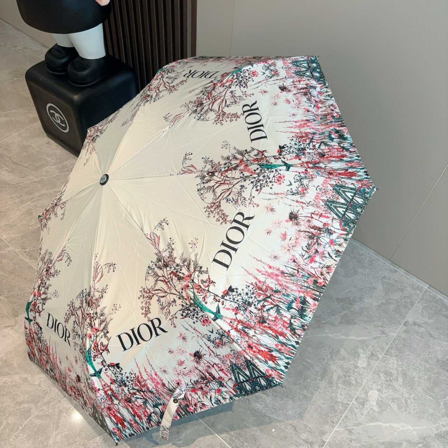  DIOR（迪奥）花穗 三折自动折叠晴雨伞  时尚原单代工品质 细节精致 看得见的品质 打破一成不变 色
