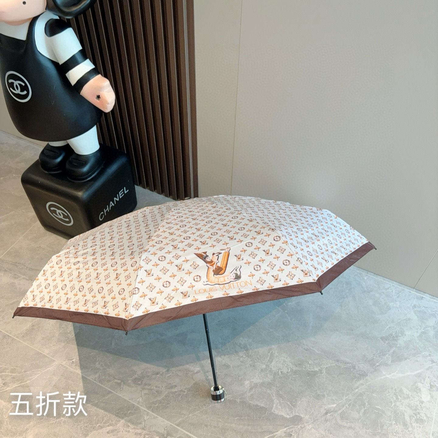   LOUIS VUITTON （路易威登）五折手开晴雨伞 新涂层技术深色伞面 拥有令人惊喜的遮光效果！