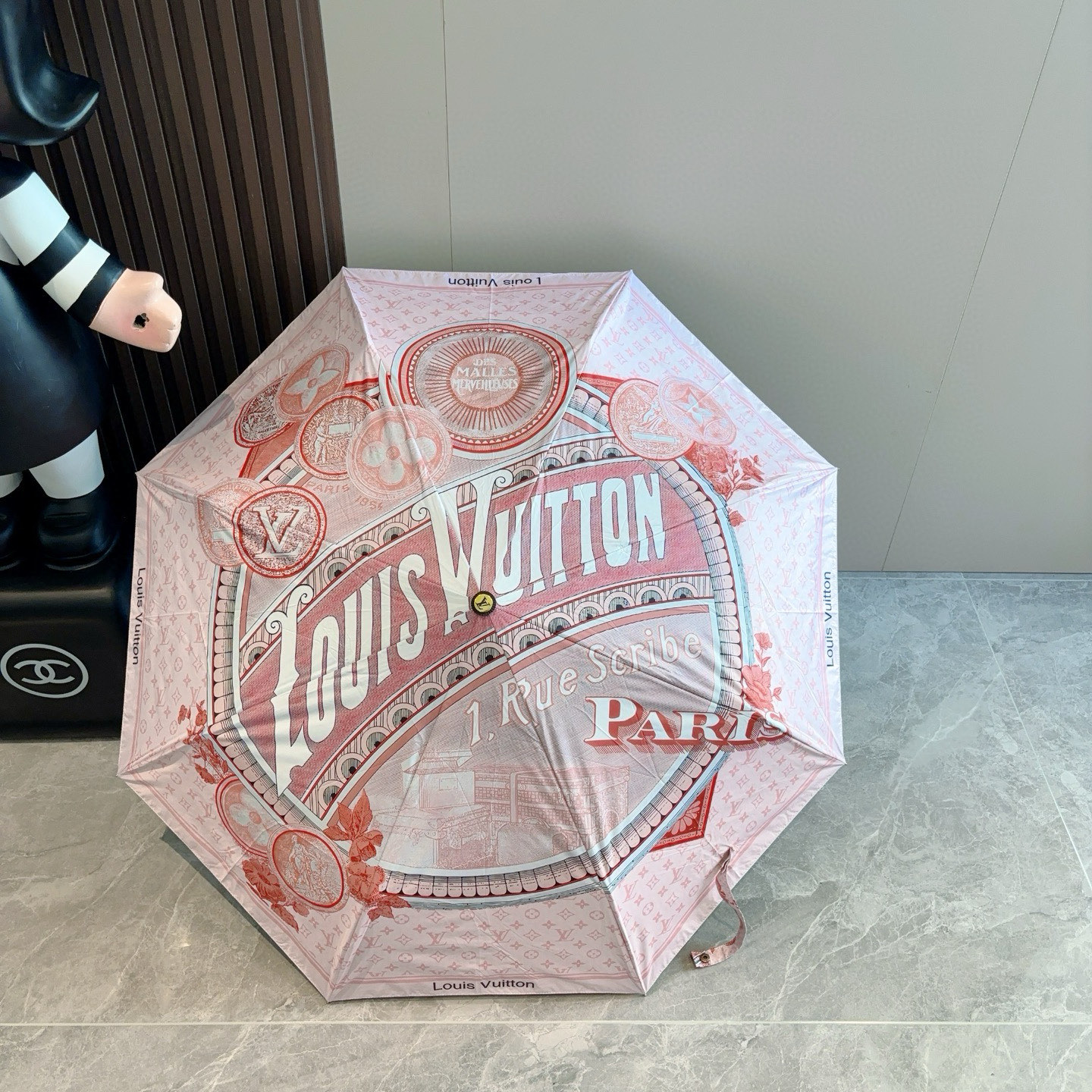 LOUIS VUITTON （路易威登）新款 三折自动折叠晴雨伞 新涂层技术深色伞面 拥有令人惊喜的遮光